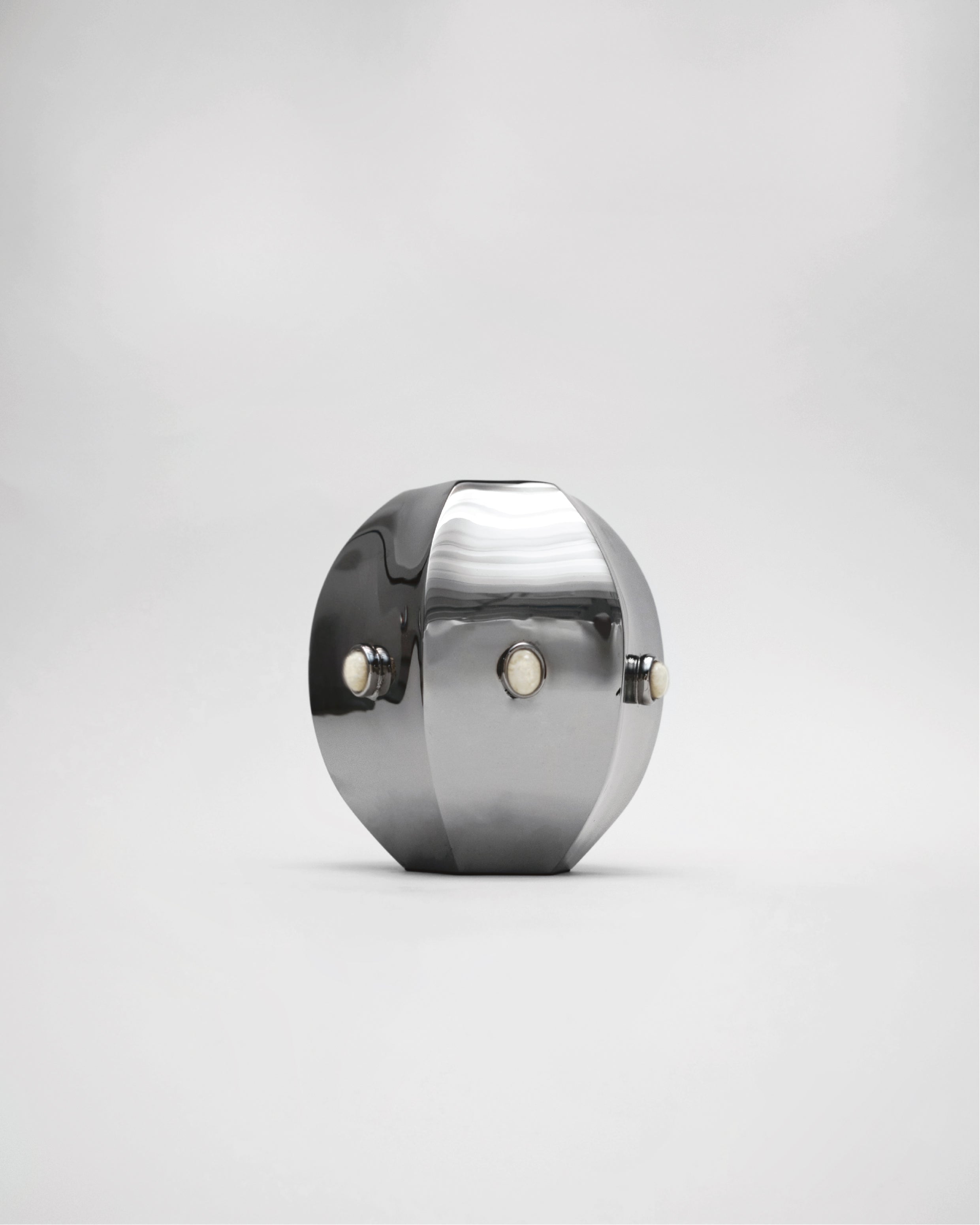 hein-studio-evi-vase-laiton-titanium-18-5-cm image 6