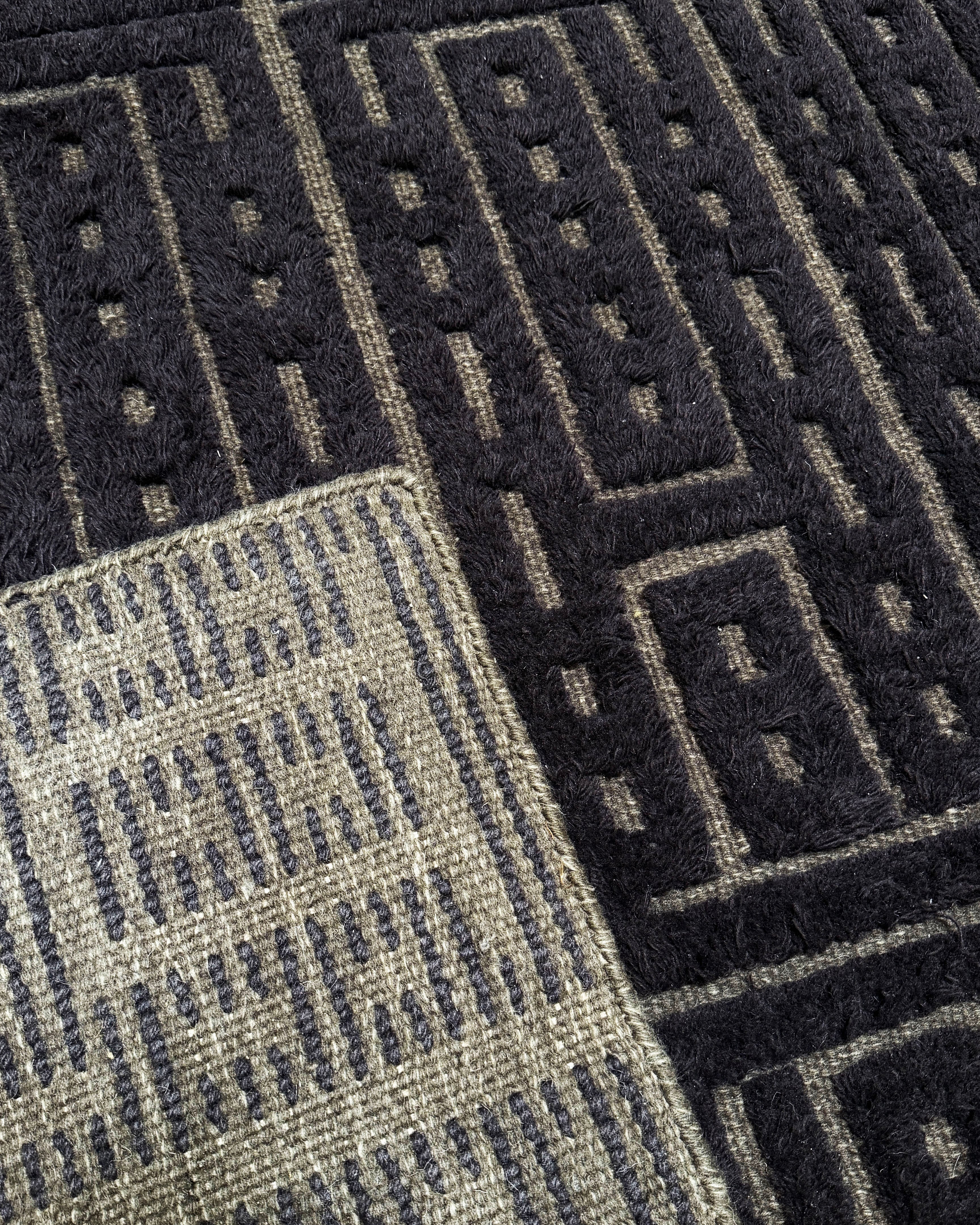 hein-studio-leonora-tapis-laine-202x284-noir-marron image 4