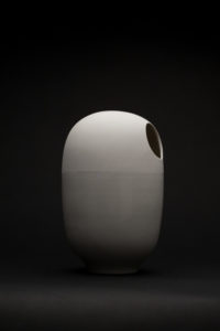 c-cile-charroy-hanayo-vase-porcelaine-extra-blanche image 7