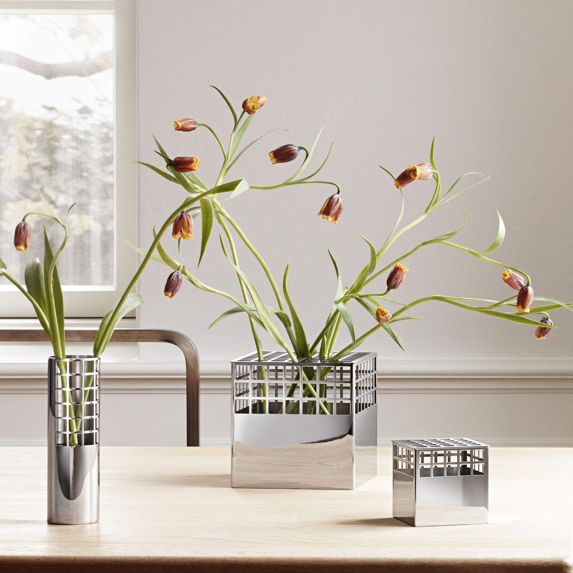 georg-jensen-arc-vase-matrix-cube-petit-inox-miroir-monica-forster image 5
