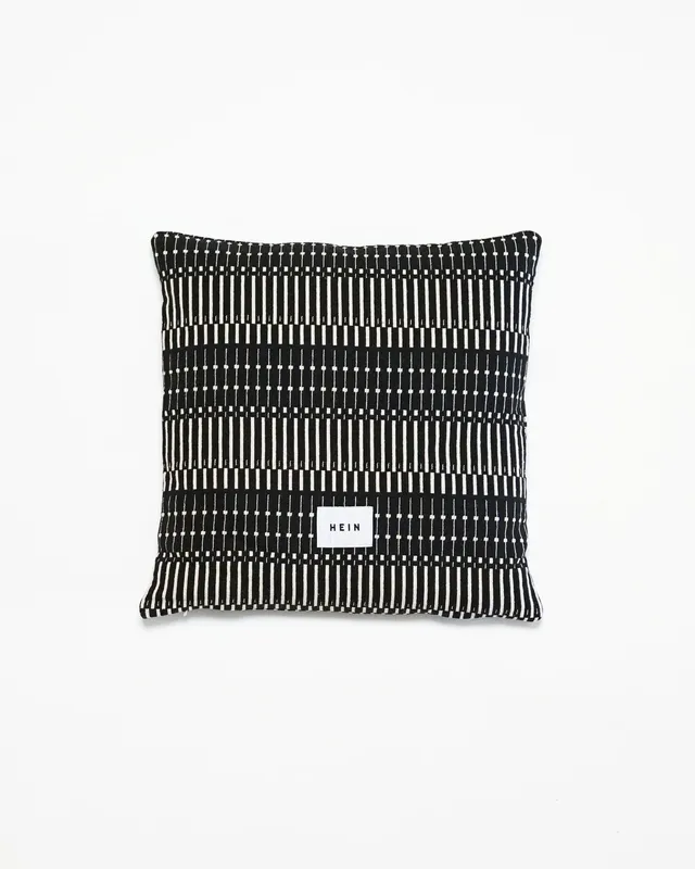 hein-studio-norma-coussin-50x50-noir-marron-cru image 1