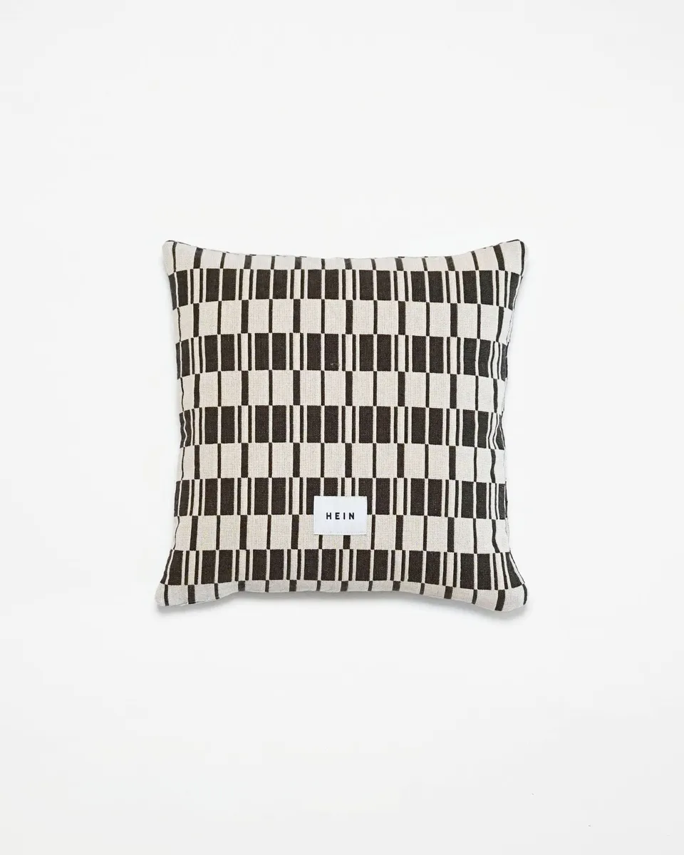 hein-studio-uma-coussin-50x50-cm-taupe-jacquard-coton image 1