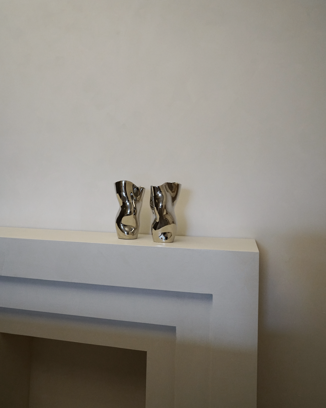hein-studio-ostrea-25-vase-laiton-finition-titane image 4