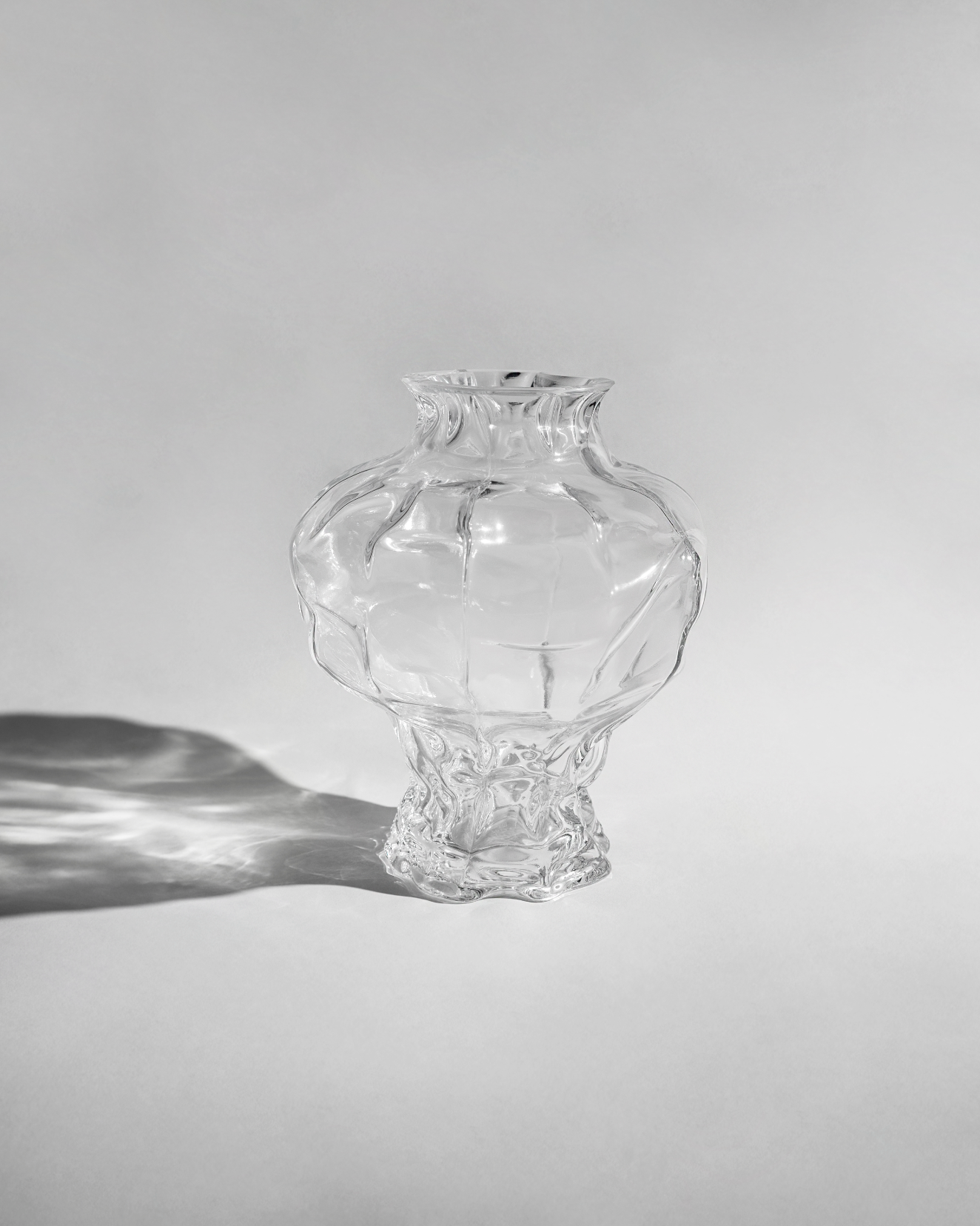 hein-studio-ammonit-vase-en-verre-transparent-h30 image 6