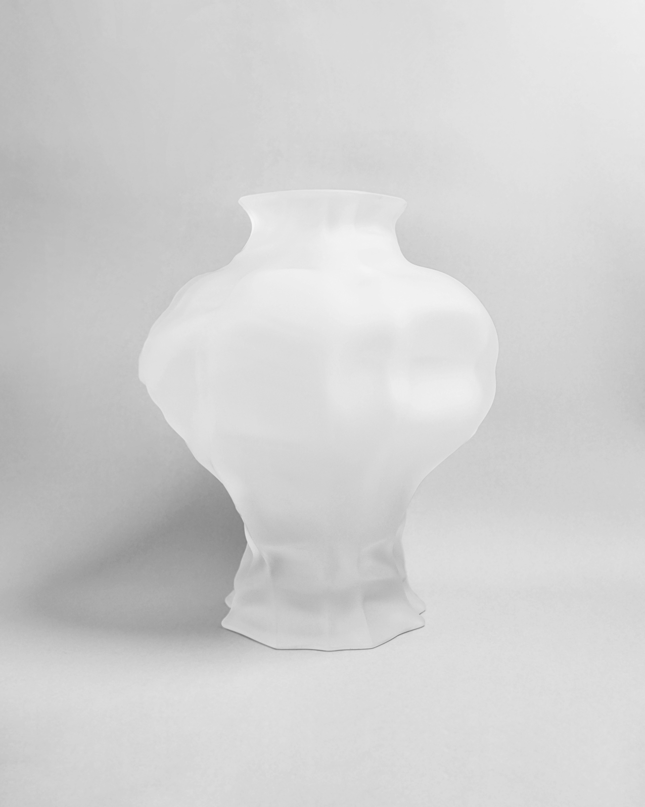 hein-studio-ammonit-vase-en-verre-blanc-givr-h30 image 2