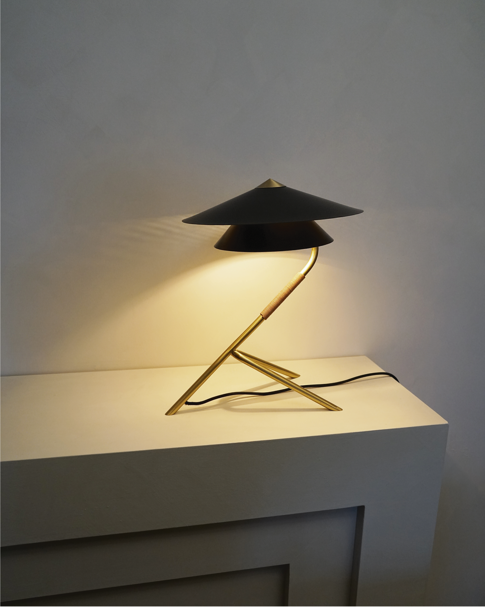 hein-studio-meconopsis-lampe-de-table-laiton-46-cm image 7