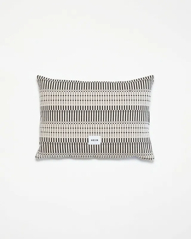 hein-studio-norma-coussin-50x70-cm-cru-noir-jacquard image 1
