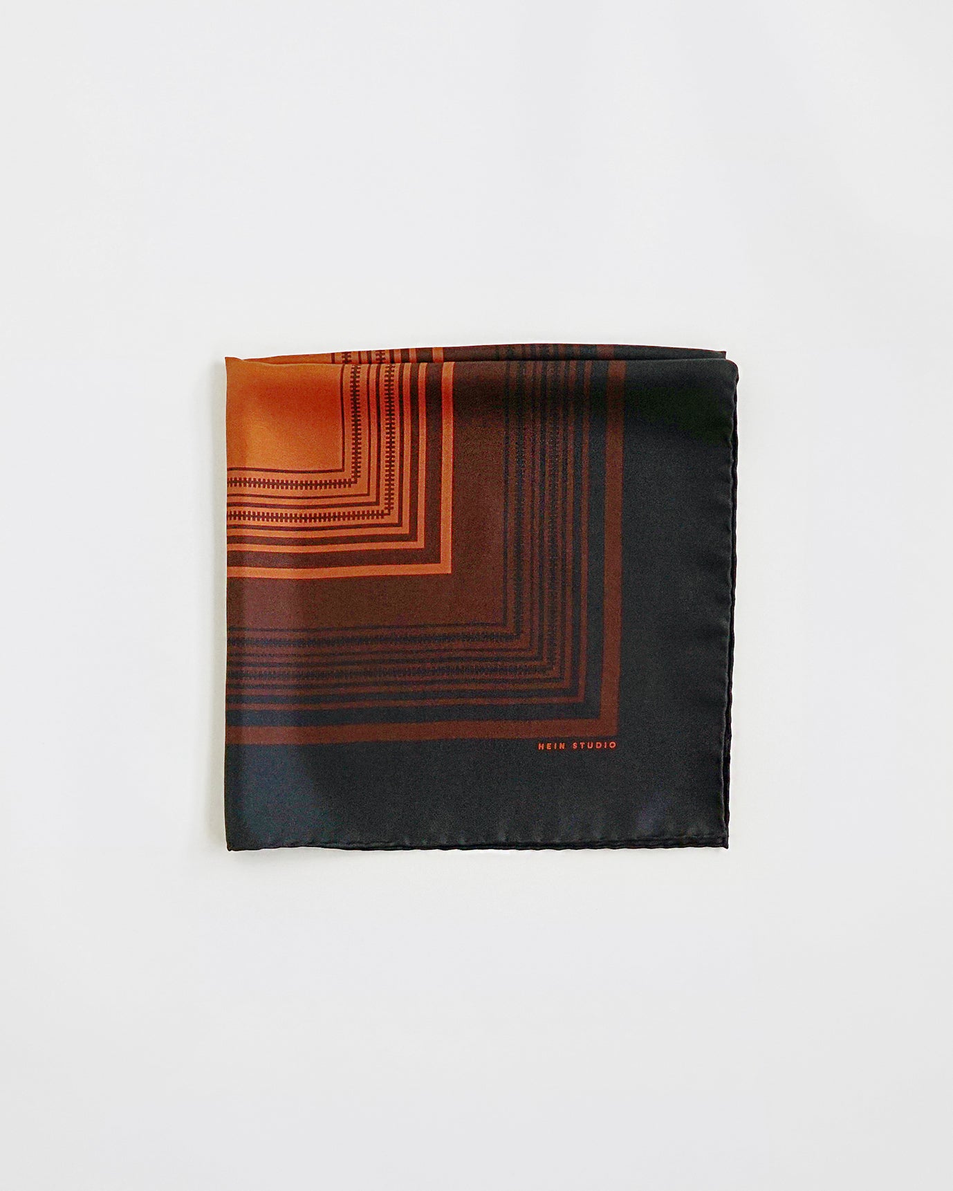 hein-studio-awena-no-02-foulard-soie-rouille-noir-70x70 image 4