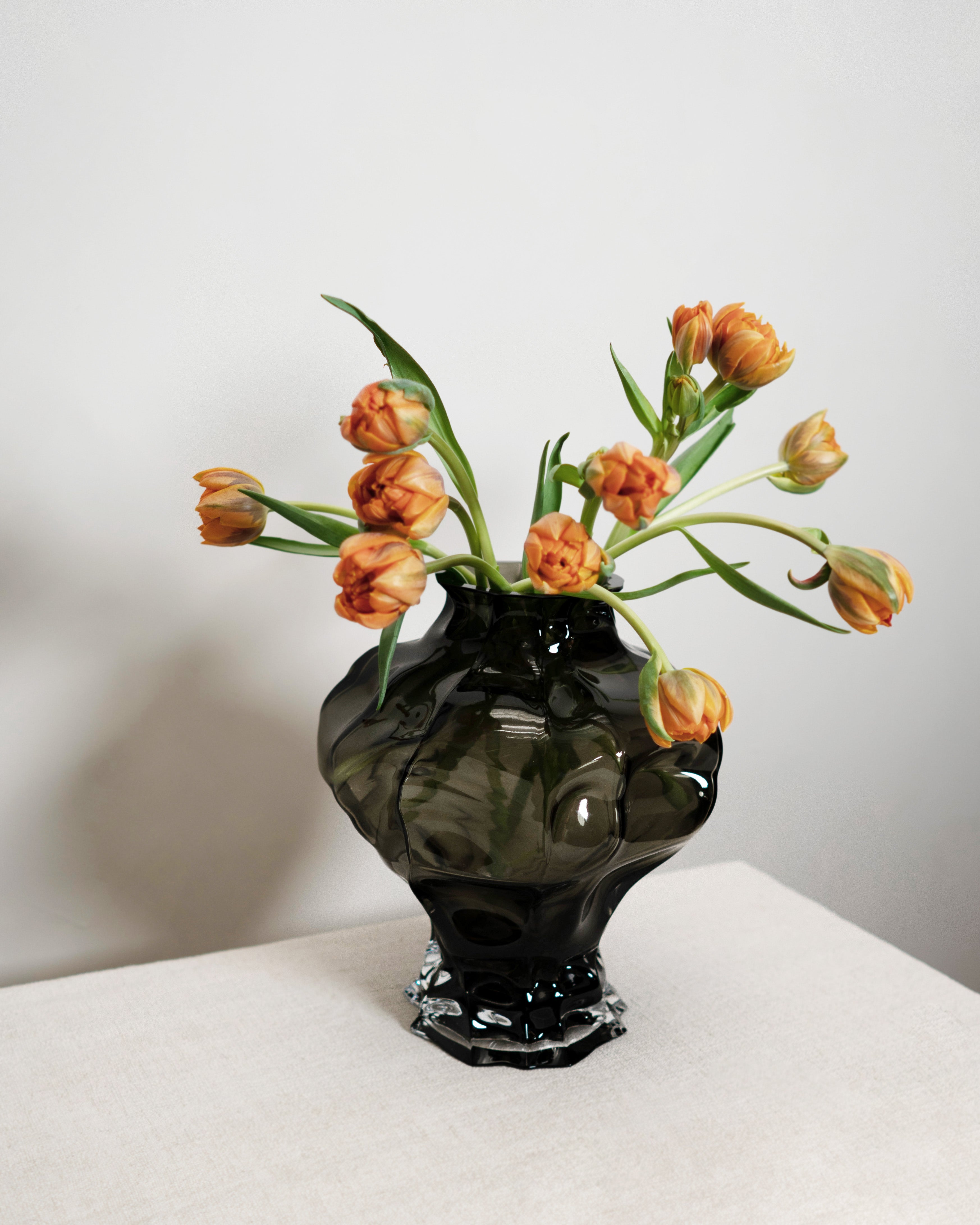 hein-studio-ammonit-vase-fum-verre-bouche-30cm image 4