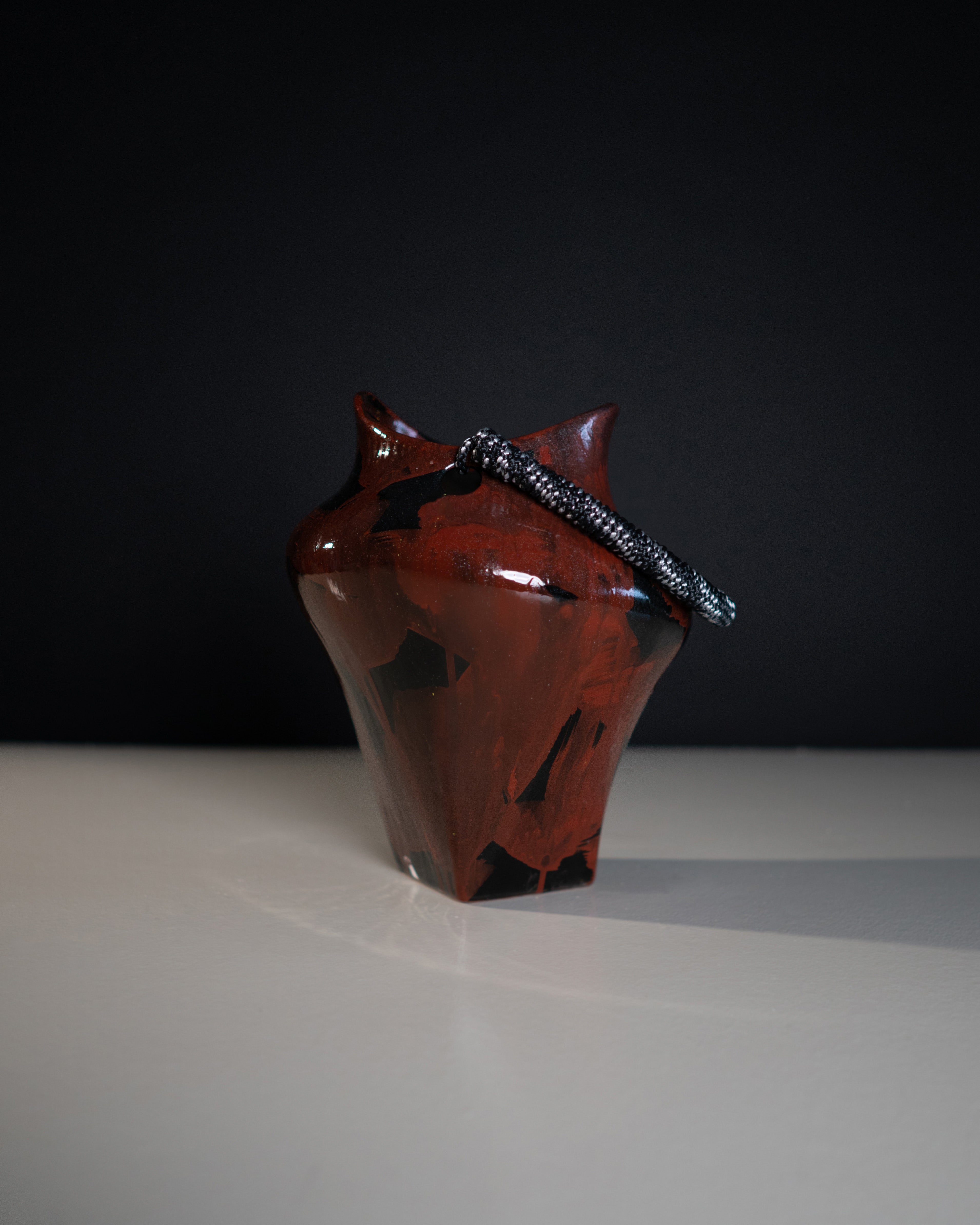 hein-studio-vase-avec-anse-c-ramique-peint-main image 2