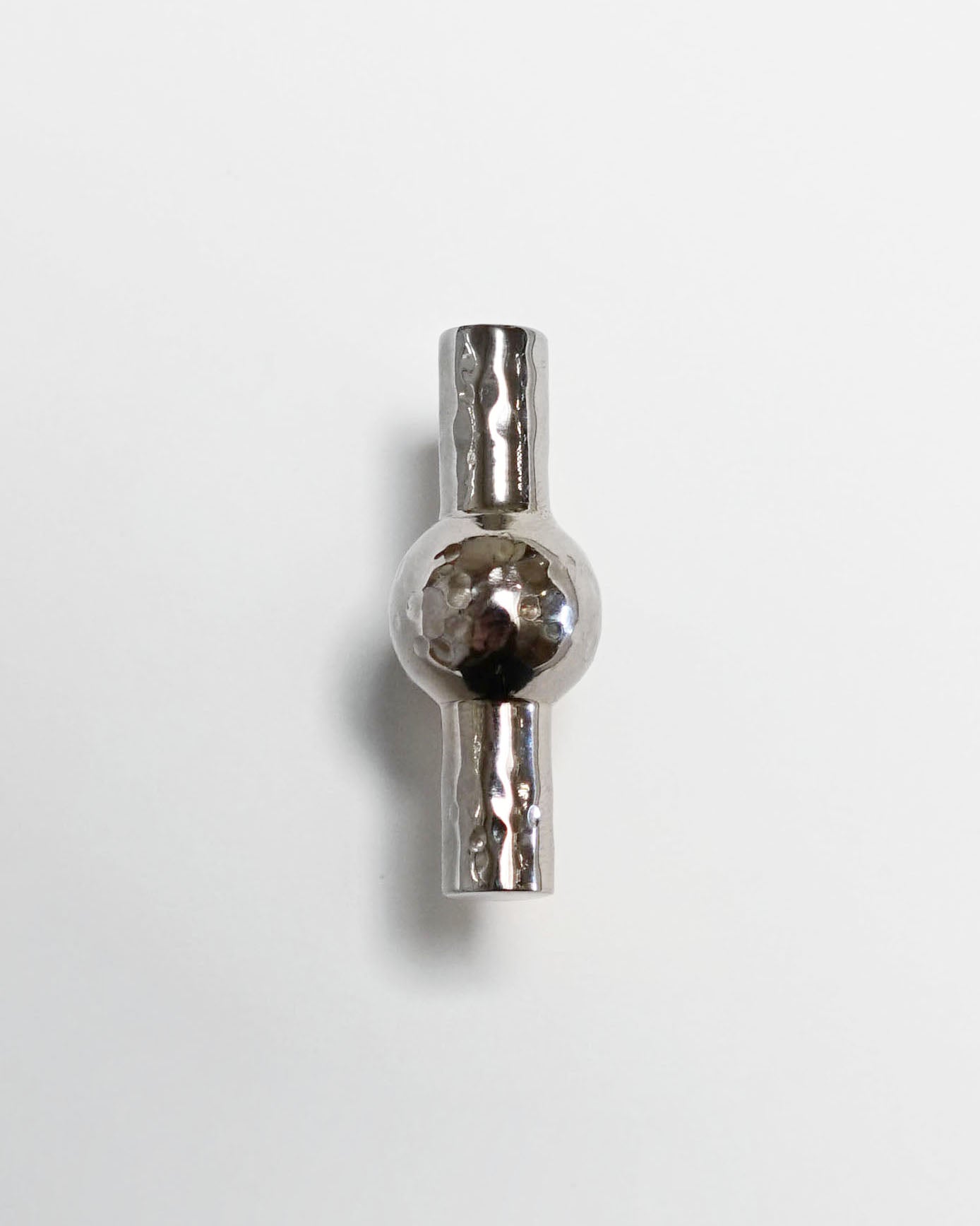 hein-studio-freya-bouton-meuble-titane-laiton image 1