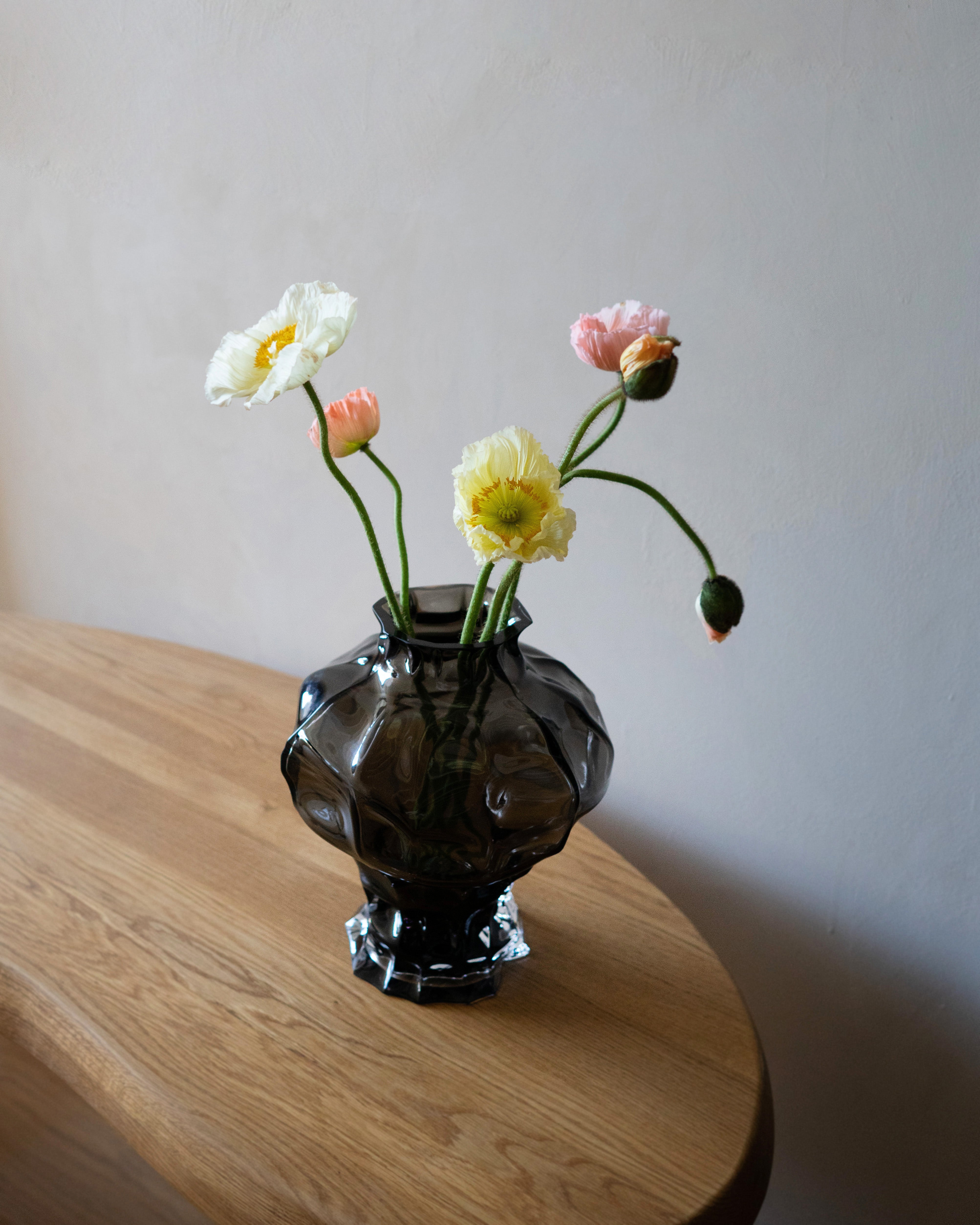 hein-studio-ammonit-vase-fum-verre-bouche-30cm image 2