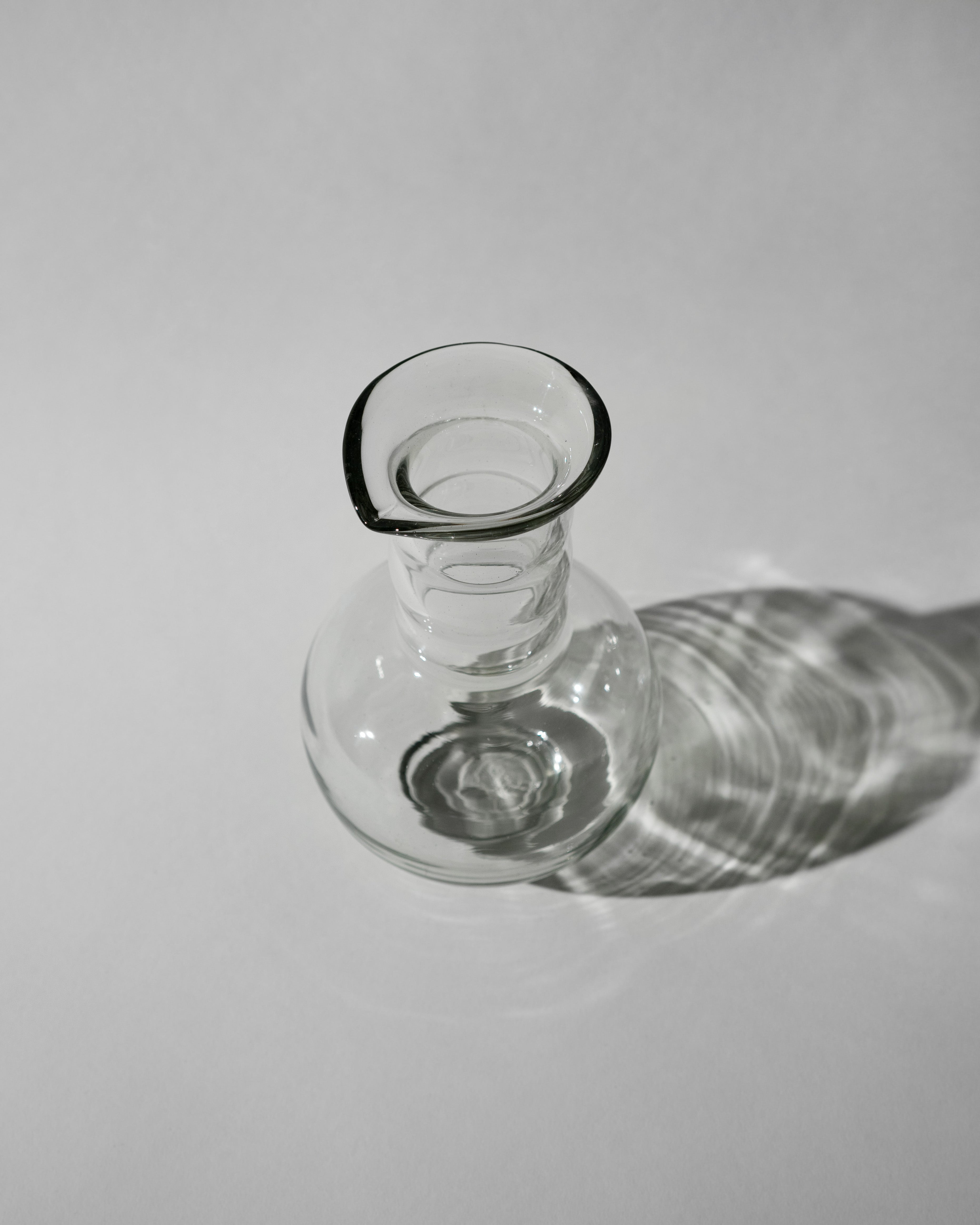 hein-studio-agnes-carafe-en-verre-1-15-l-avec-bouchon image 7