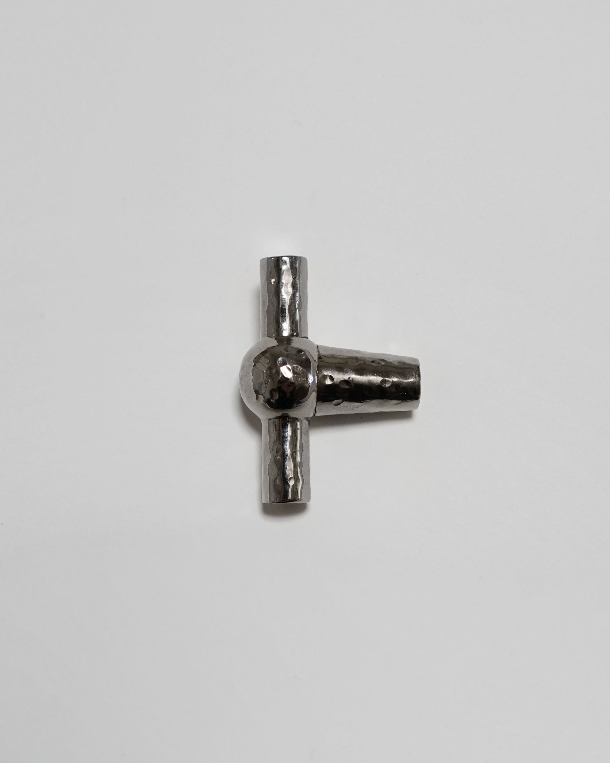 hein-studio-freya-bouton-meuble-titane-laiton image 2