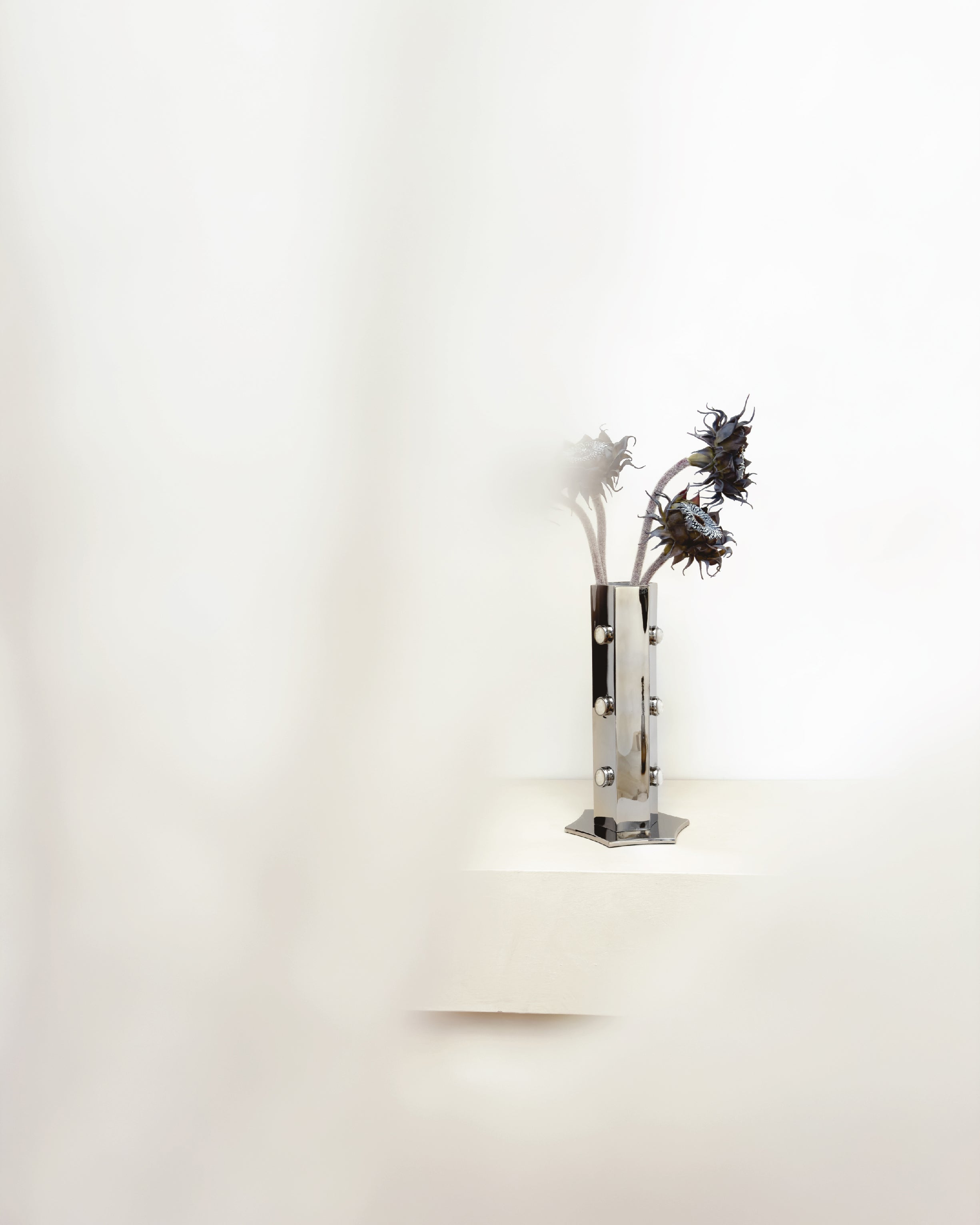 hein-studio-fleur-vase-titanium-30-cm-laiton-fait-main image 7