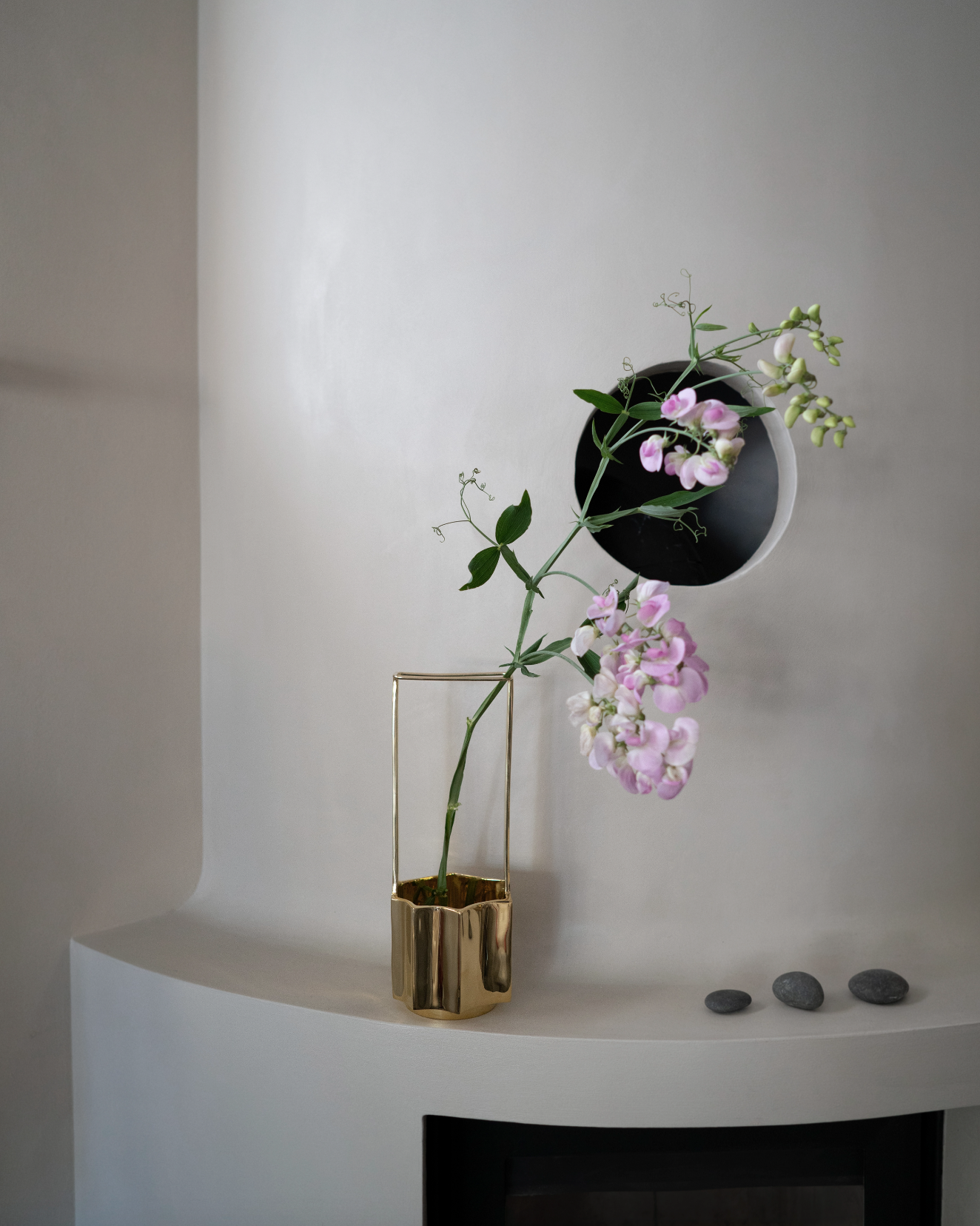 hein-studio-ikebana-vase-laiton-massif-30-cm image 2