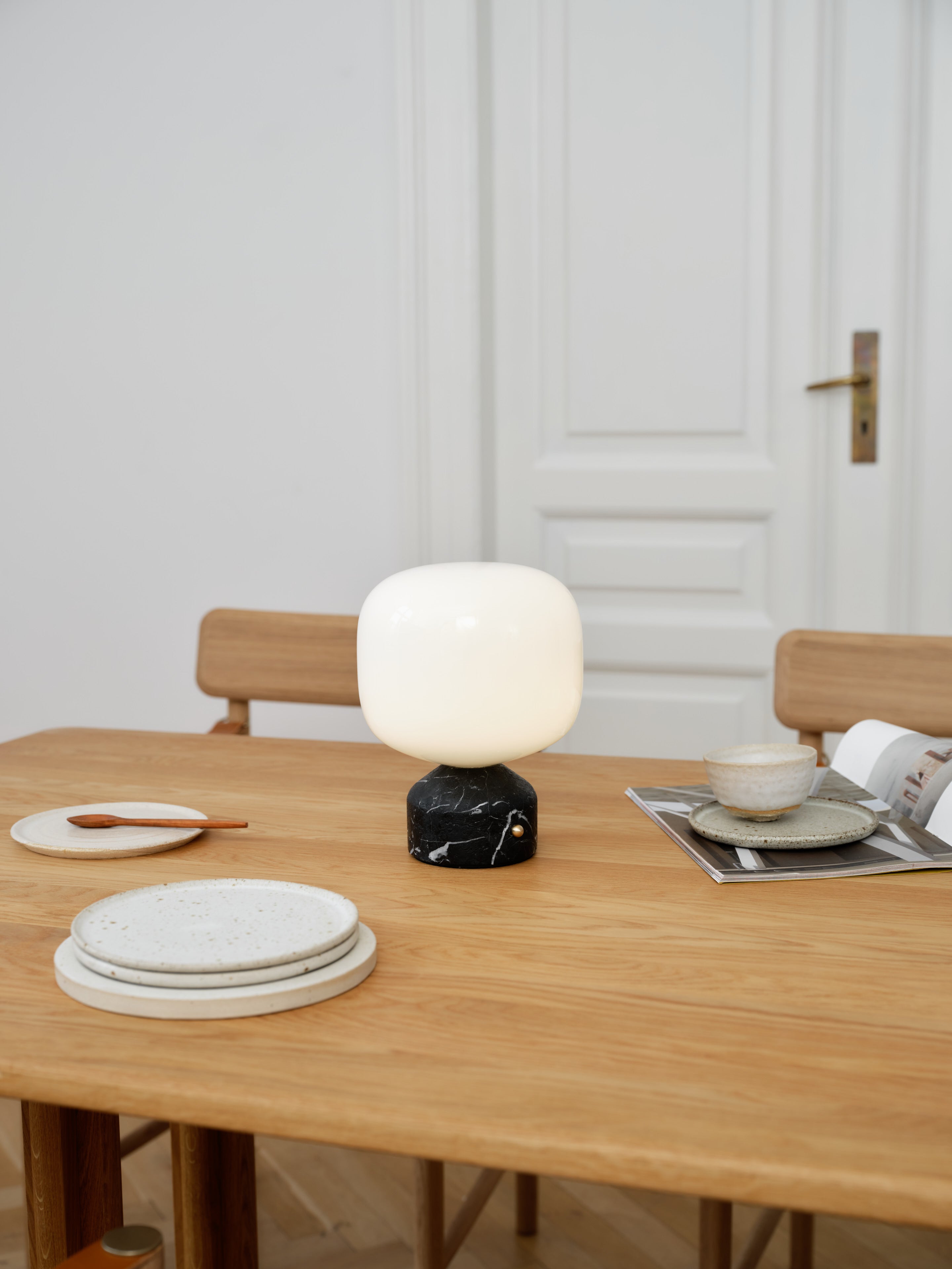 gejst-meemo-portable-lampe-de-table-marbre-noir image 2