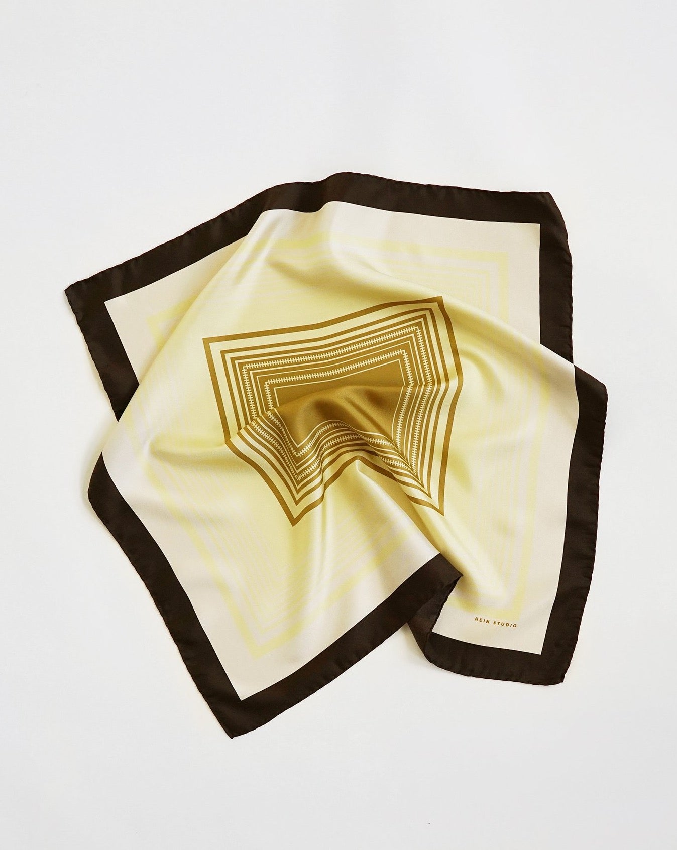 hein-studio-awena-03-foulard-soie-cr-me-gold-70cm image 3