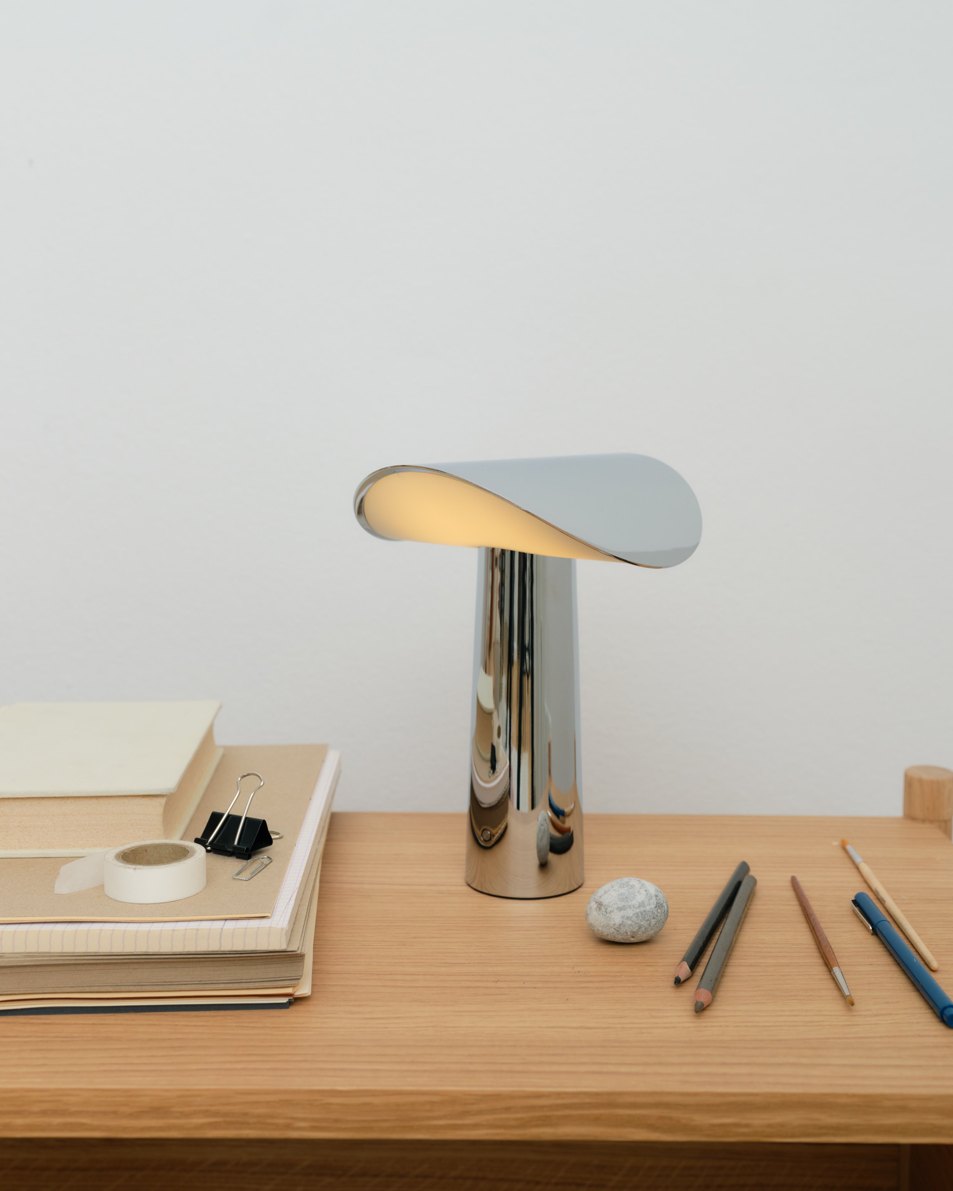 gejst-lium-lampe-de-table-portable-chrome image 4