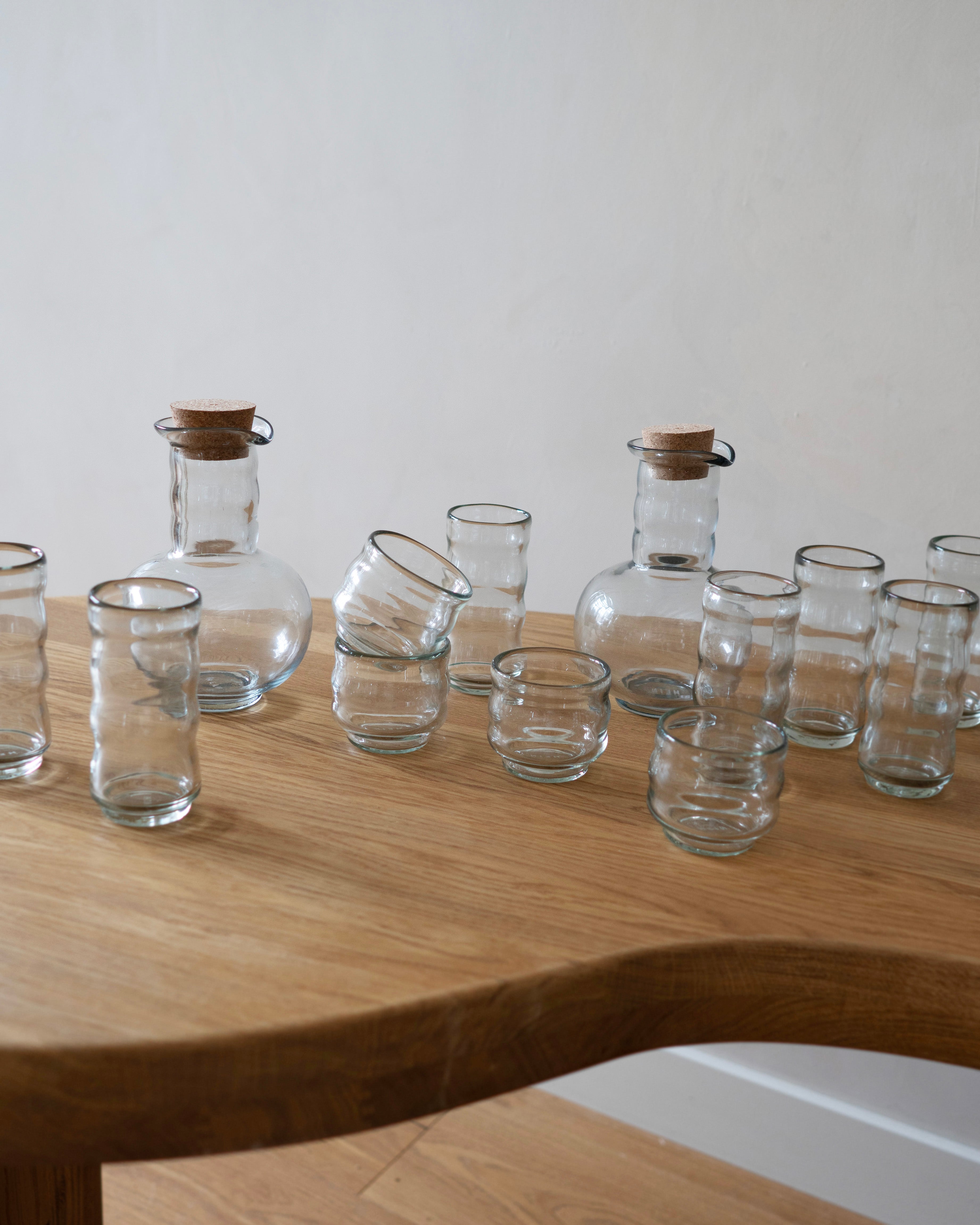 hein-studio-agnes-carafe-en-verre-1-15-l-avec-bouchon image 6
