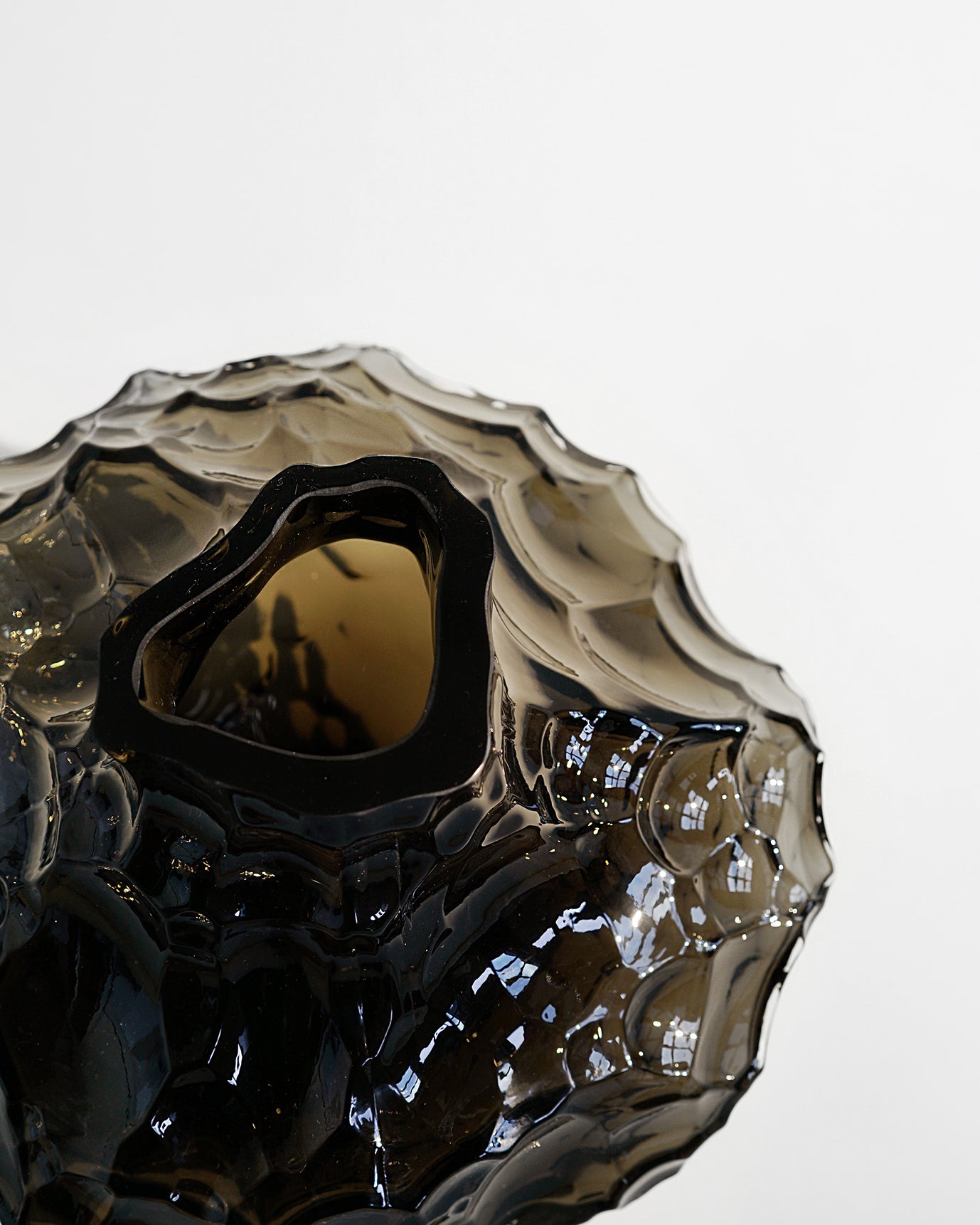hein-studio-canyon-large-vase-verre-fum-23cm image 6