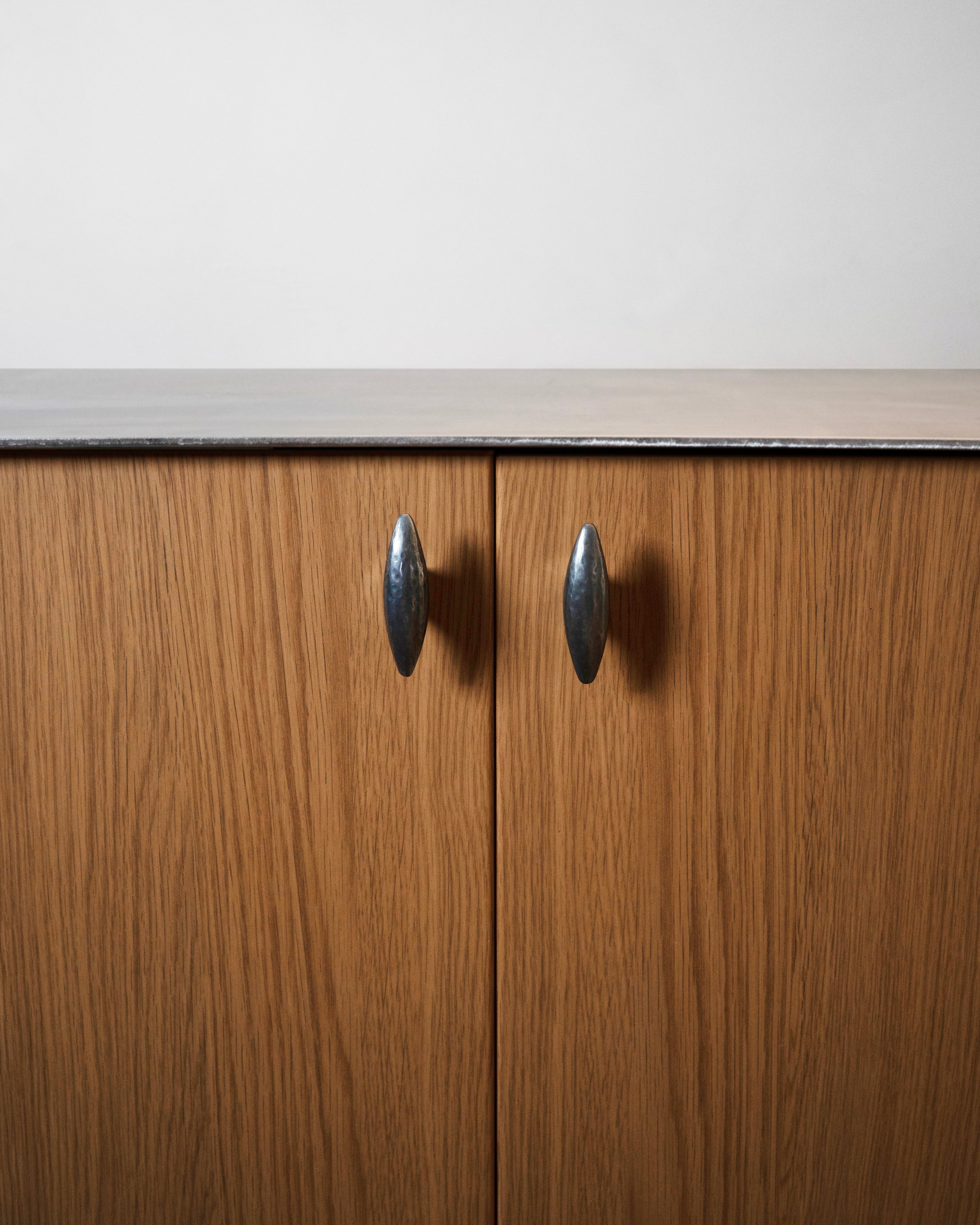 hein-studio-belle-bouton-de-meuble-laiton-finition-zinc image 6