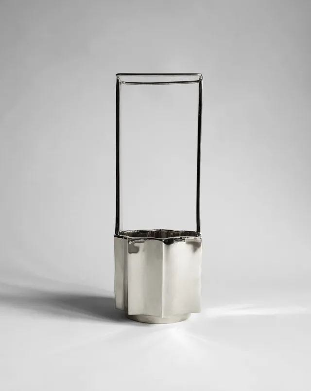 hein-studio-ikebana-vase-titane-laiton-30-cm image 1