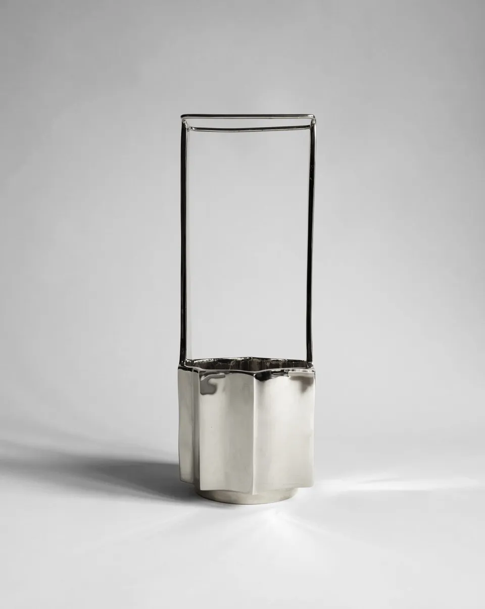 hein-studio-ikebana-vase-titane-laiton-30-cm image 1