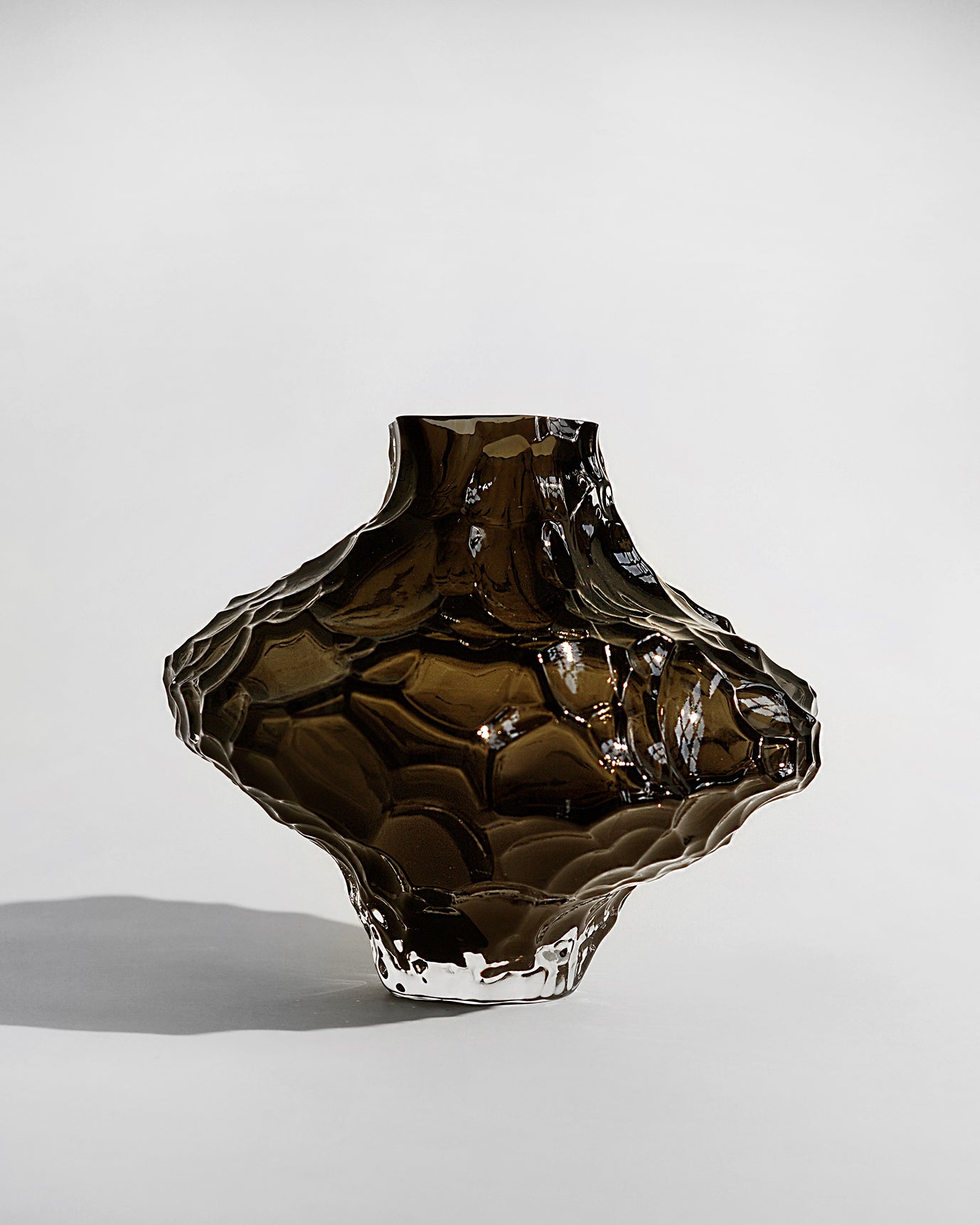 hein-studio-canyon-large-vase-verre-fum-23cm image 3