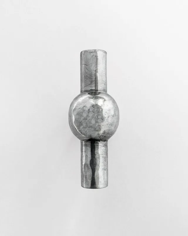 hein-studio-freya-bouton-meuble-laiton-finition-zinc image 1