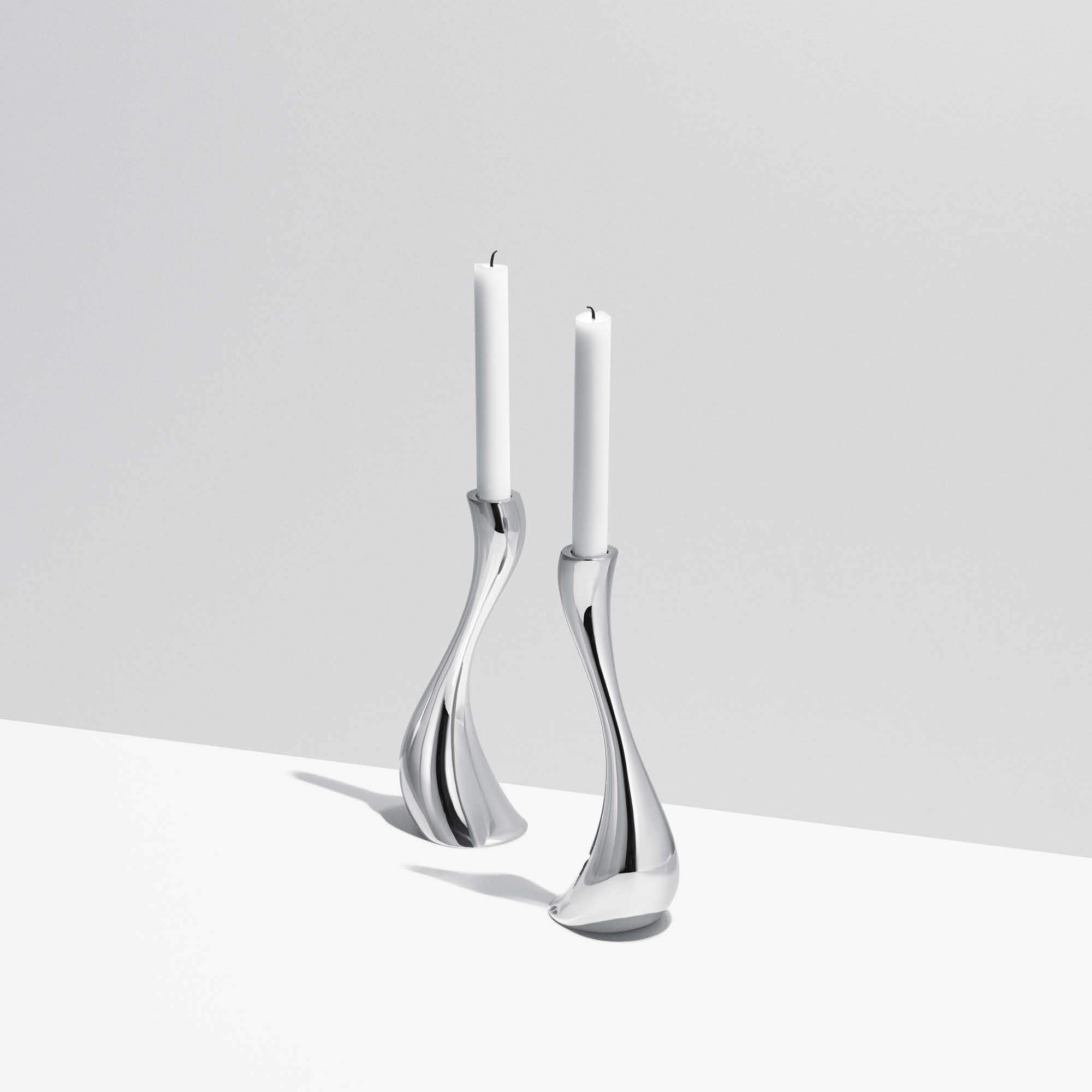 georg-jensen-cobra-paire-bougeoirs-inox-24-cm-miroir image 4