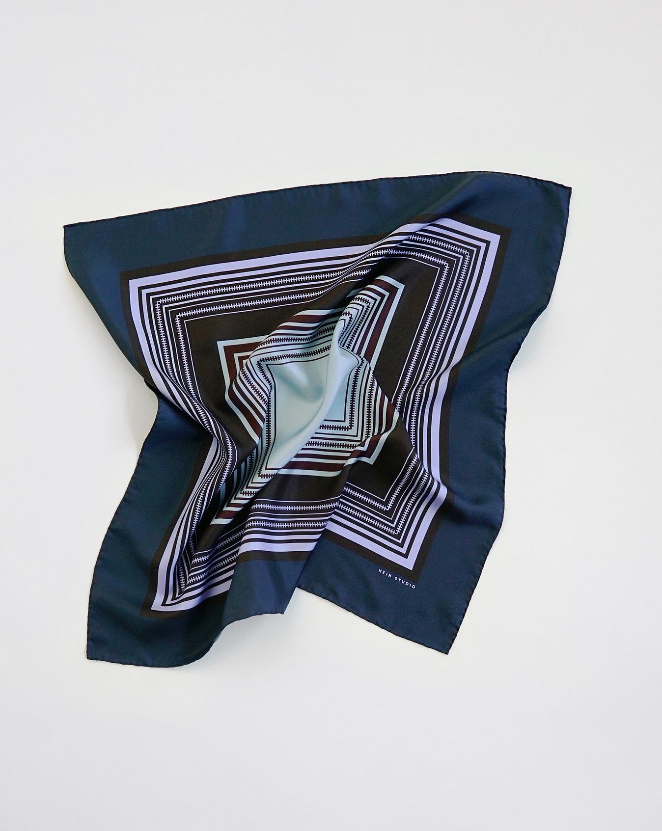 hein-studio-awena-04-foulard-soie-bleu-70-cm image 4