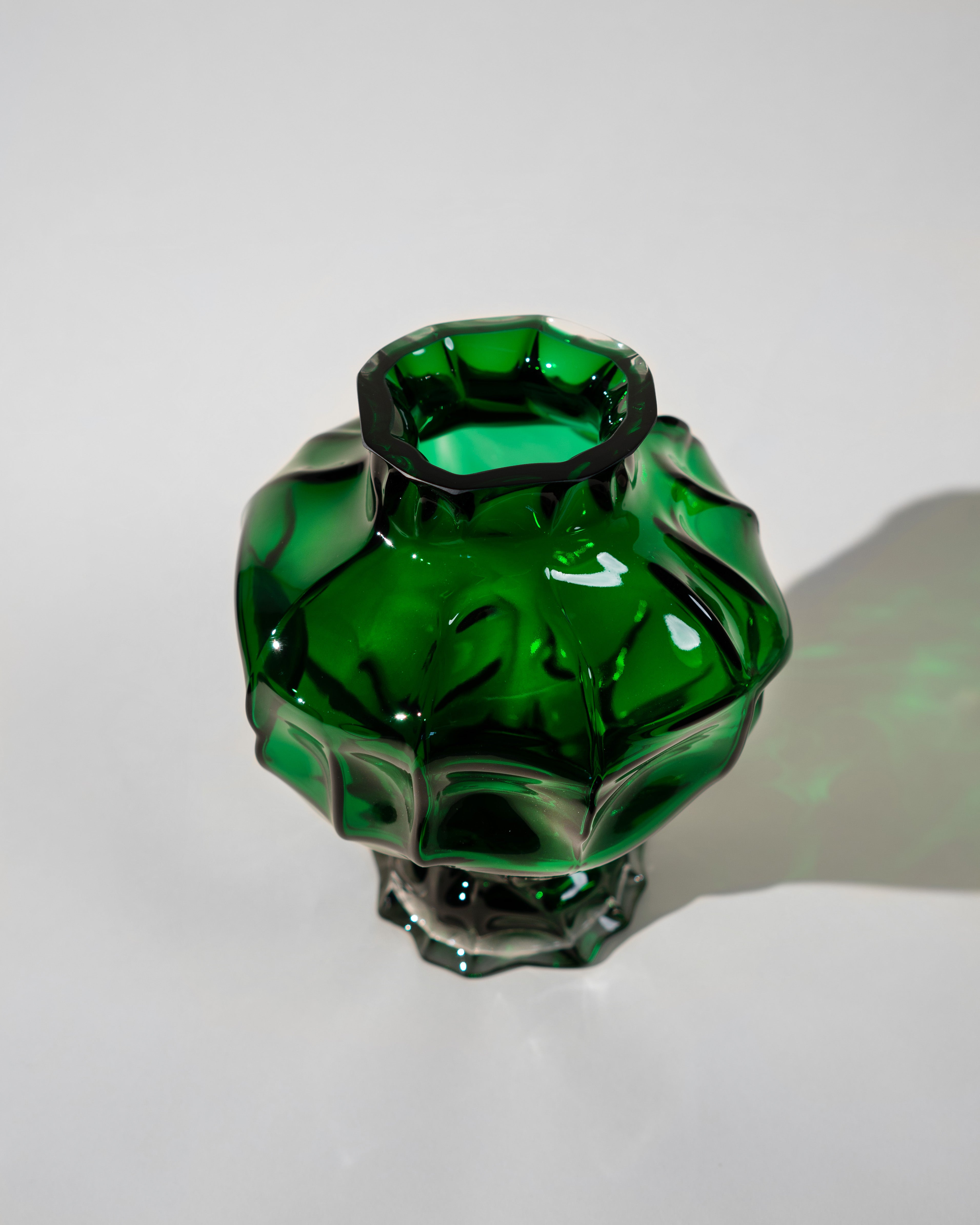 hein-studio-ammonit-vase-vert-verre-bouche-h30-cm image 6