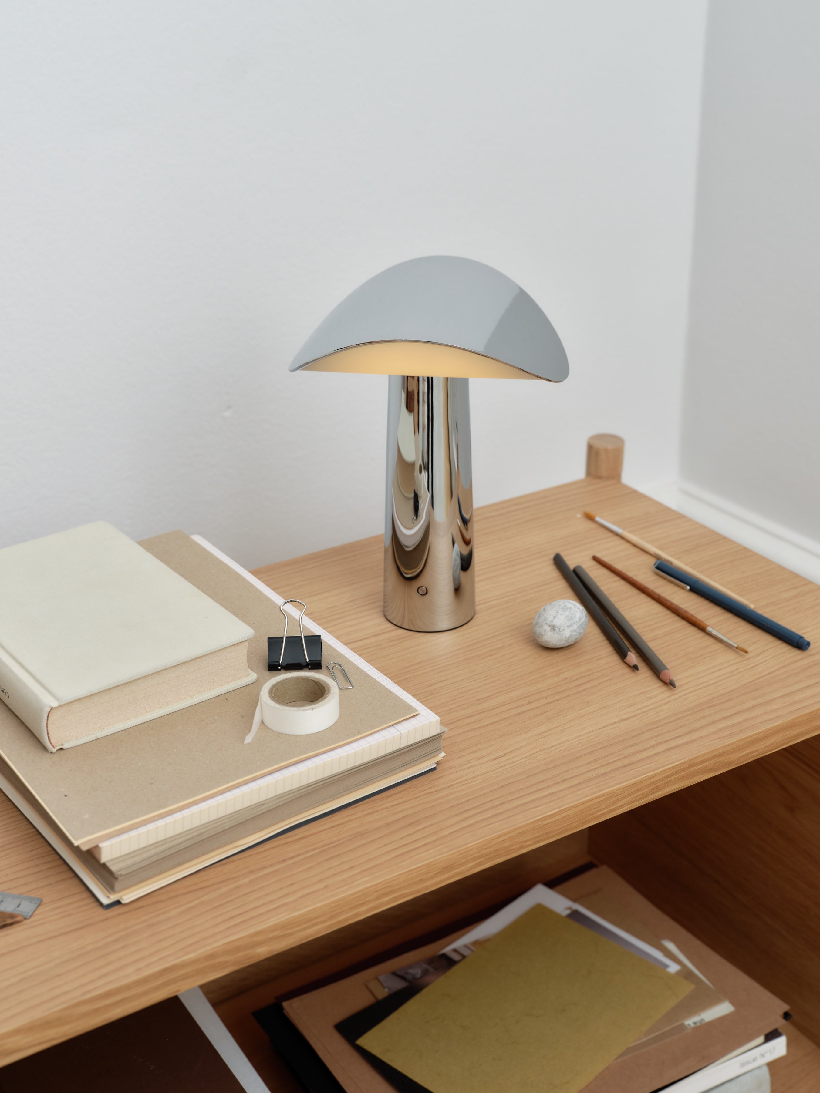 gejst-lium-lampe-de-table-portable-chrome image 2