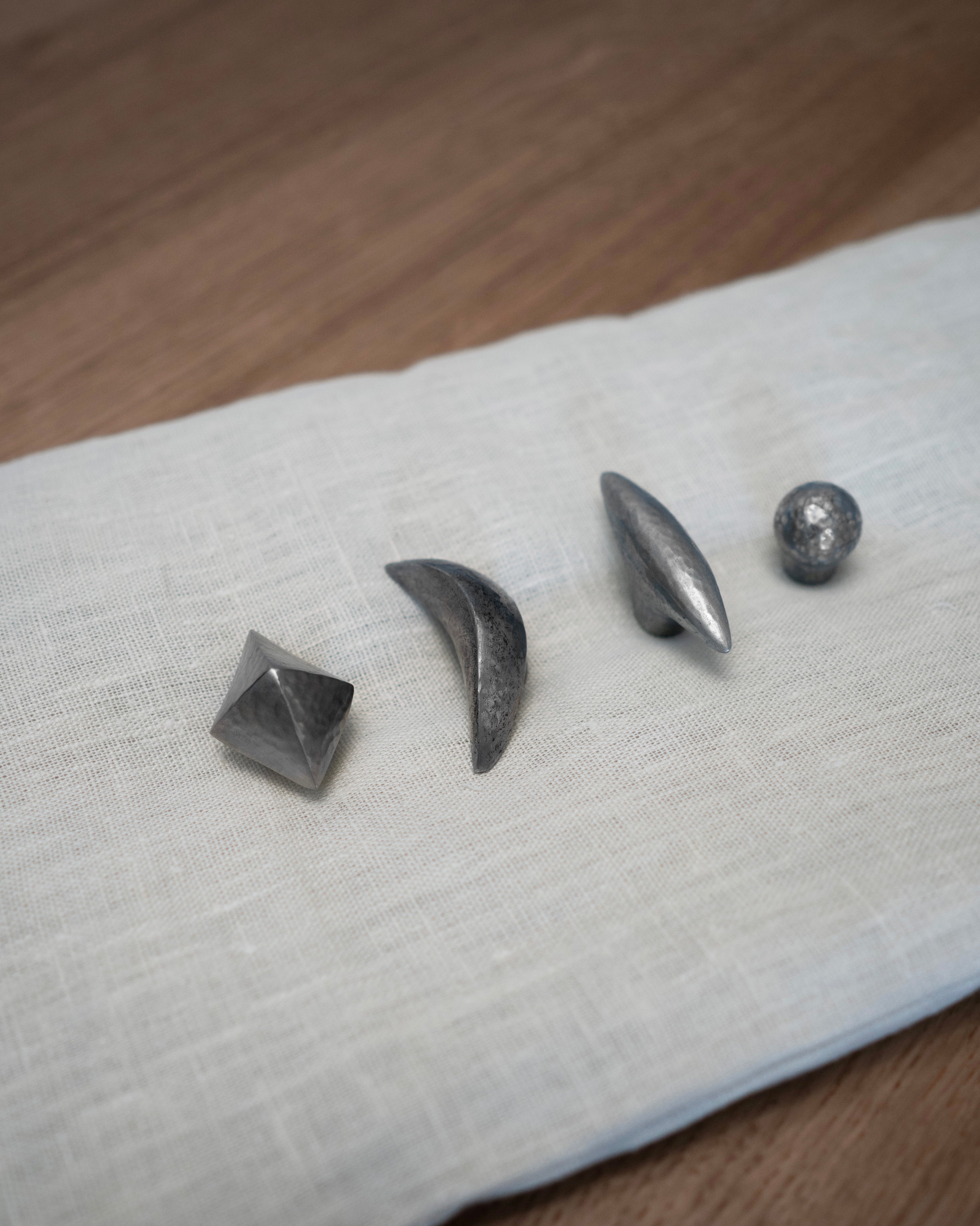 hein-studio-belle-bouton-de-meuble-laiton-finition-zinc image 8