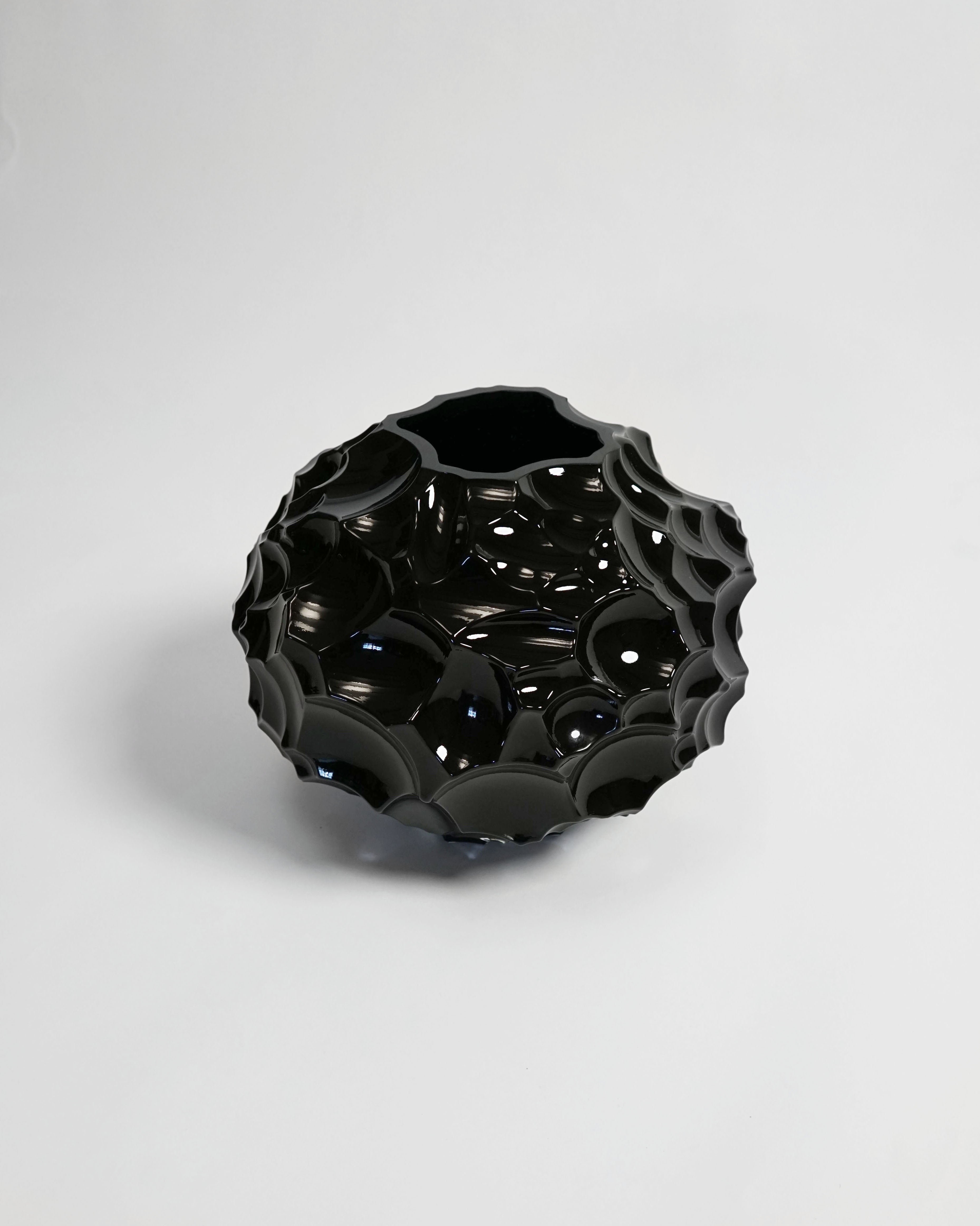 hein-studio-canyon-vase-verre-rond-xl-noir-27cm image 4