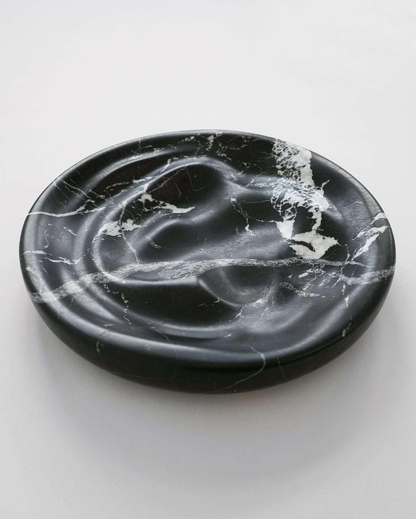 hein-studio-ripple-bowl-bol-marbre-noir-30-cm image 3