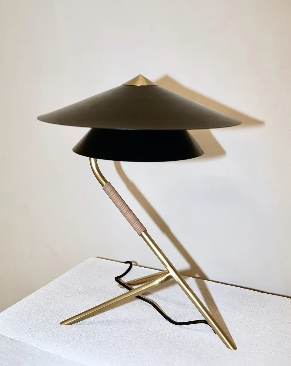 hein-studio-meconopsis-lampe-de-table-laiton-46-cm image 1