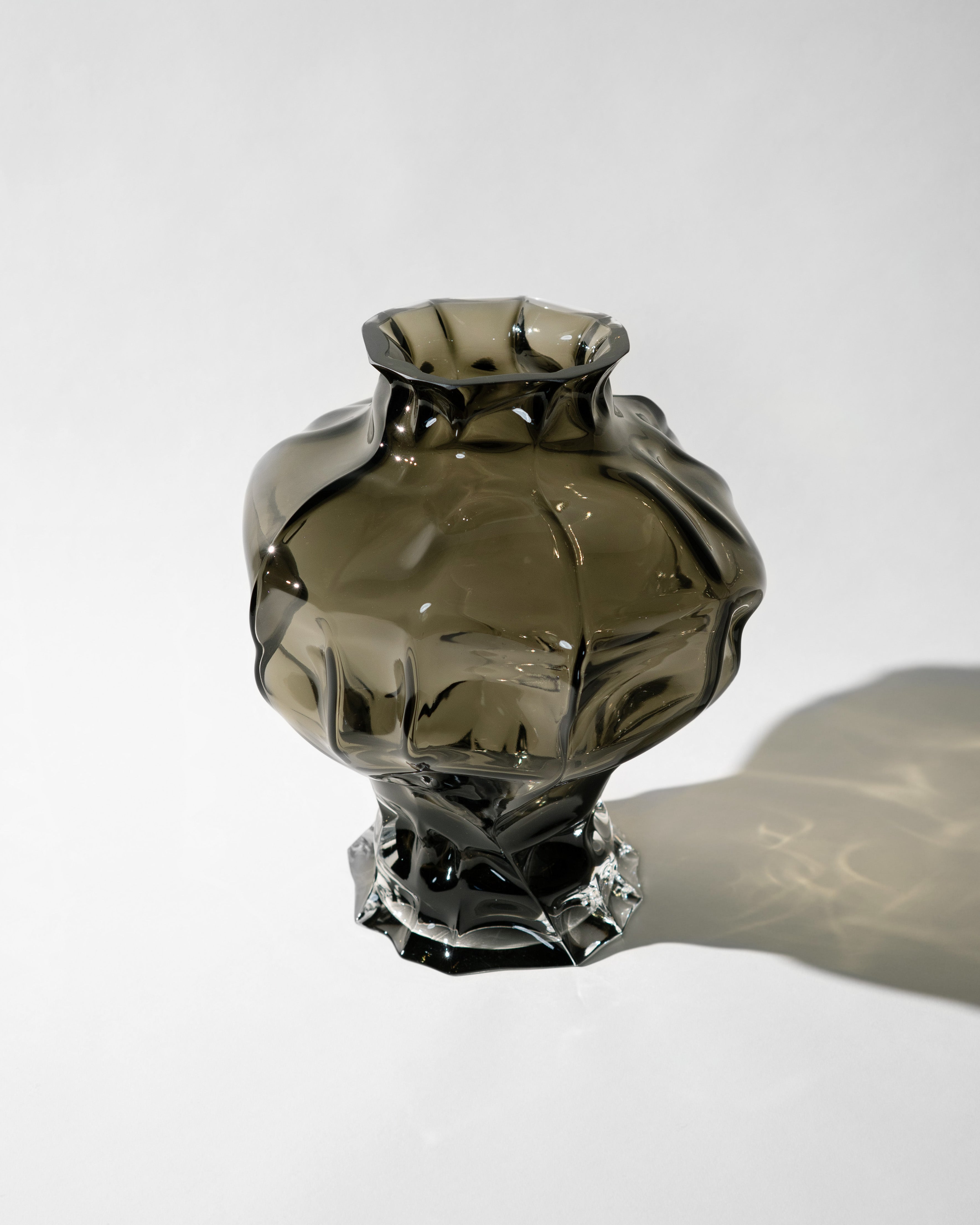 hein-studio-ammonit-vase-fum-verre-bouche-30cm image 3