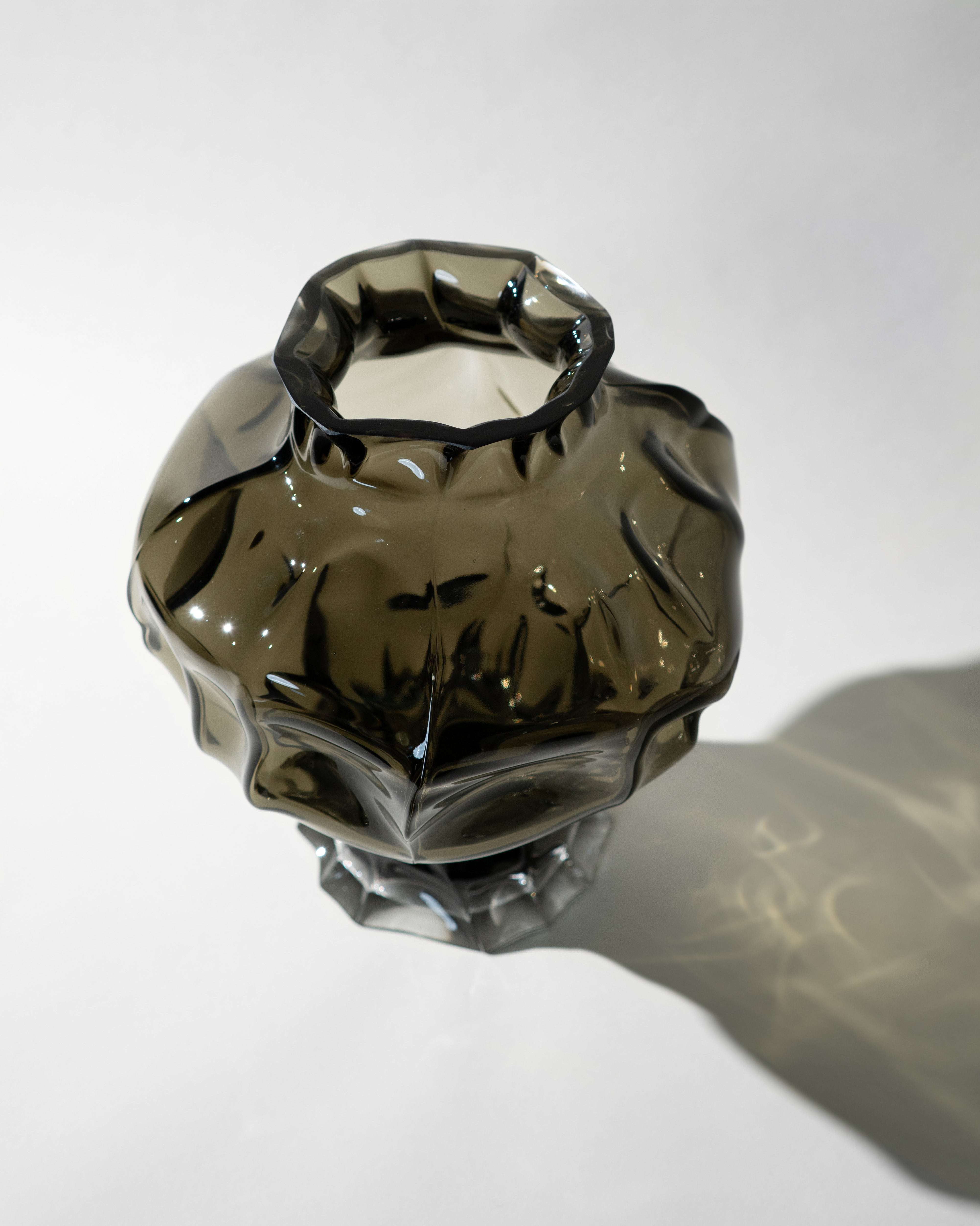 hein-studio-ammonit-vase-fum-verre-bouche-30cm image 6