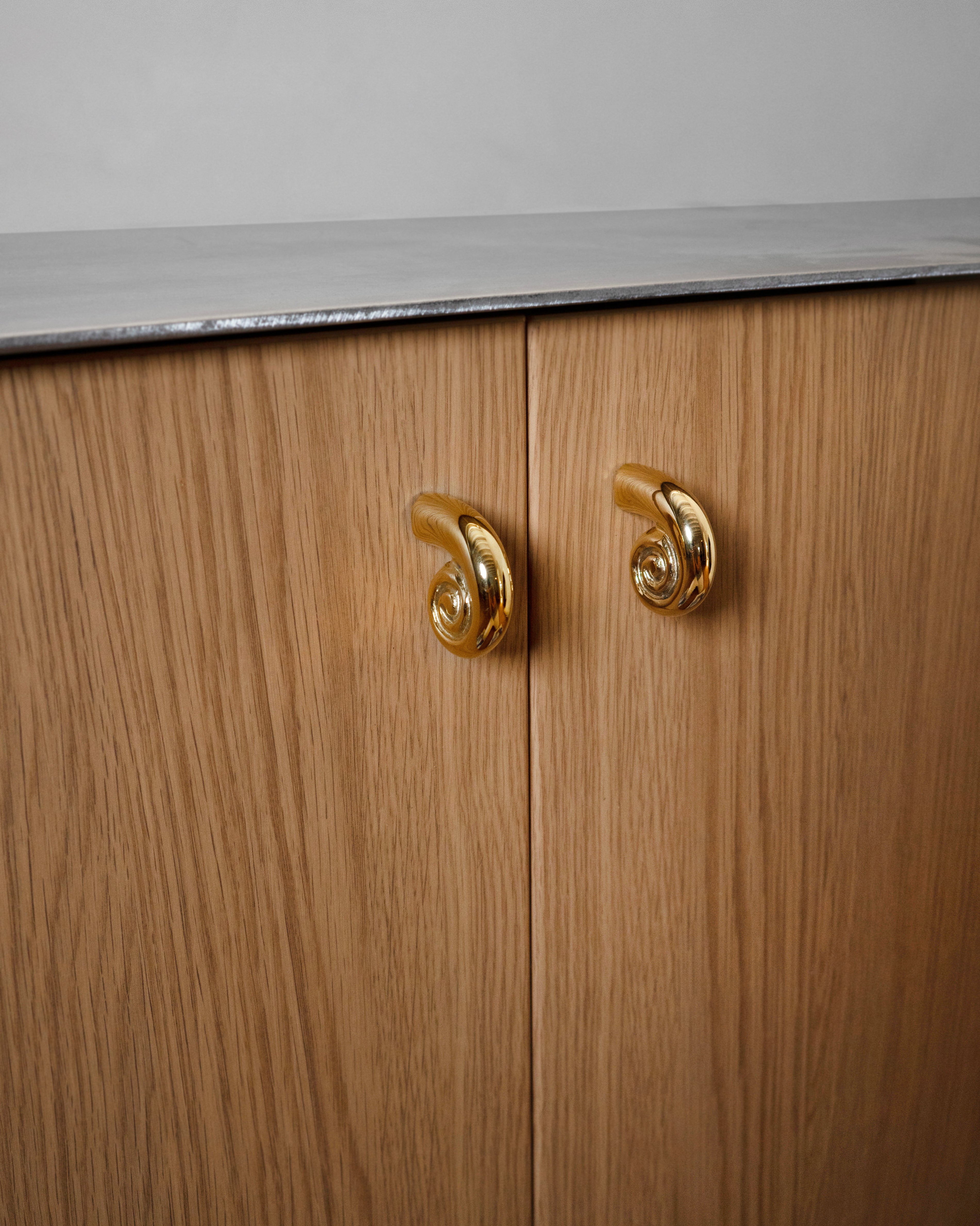 hein-studio-noelle-bouton-meuble-laiton-massif image 3