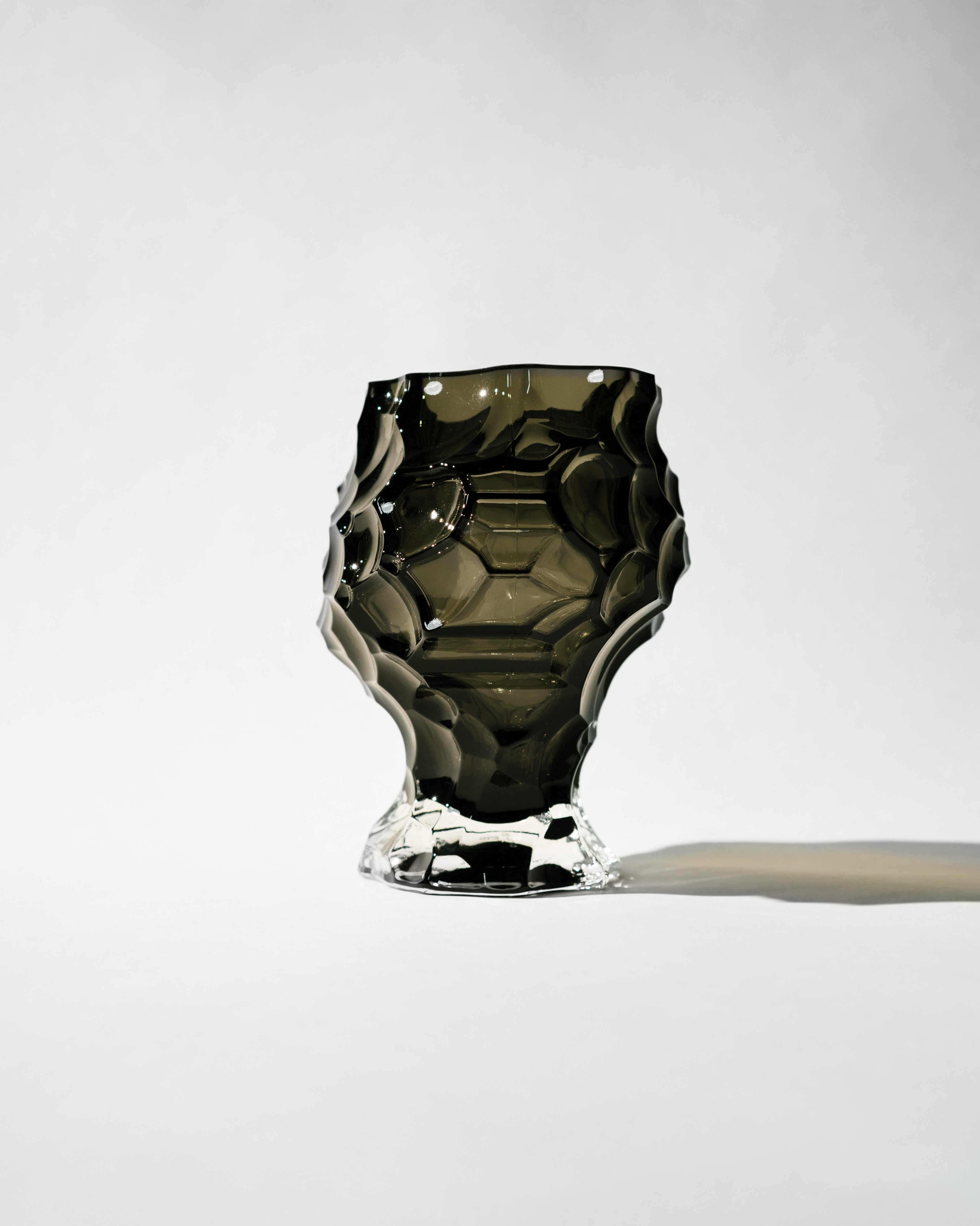 hein-studio-canyon-medium-vase-verre-fum-souffl image 6