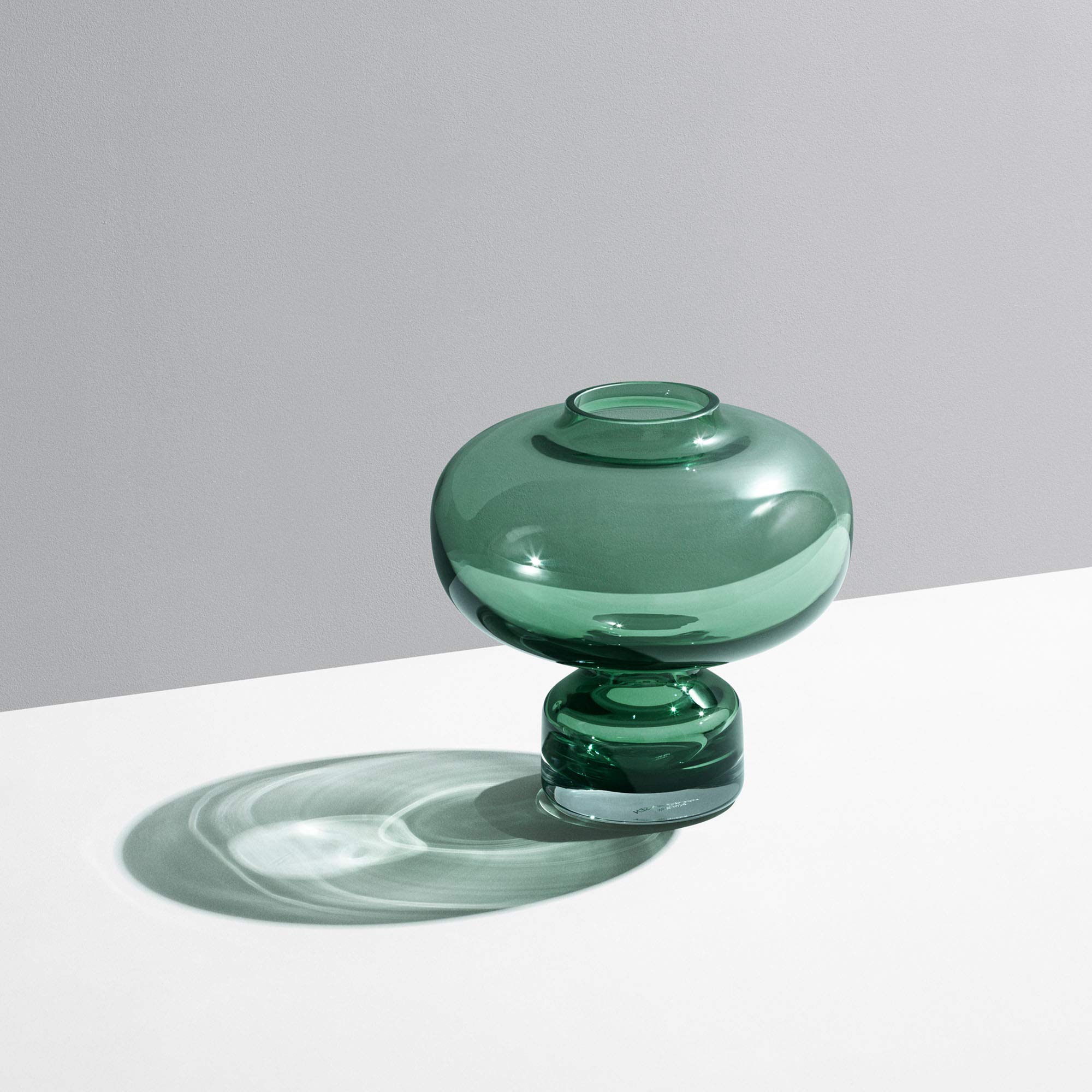 georg-jensen-alfredo-vase-en-verre-20-cm-vert image 3