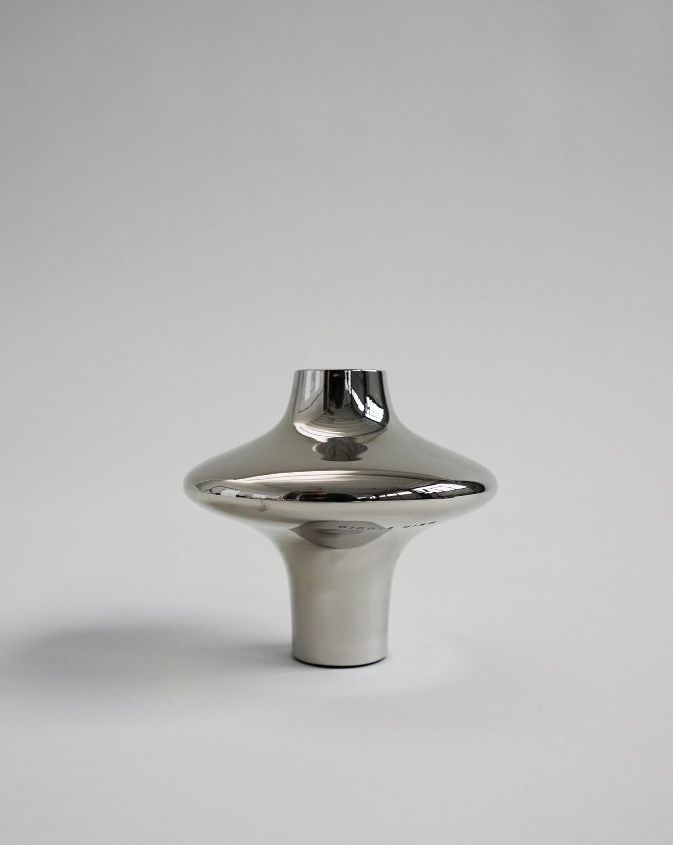 hein-studio-doublet-bougeoir-laiton-titane-large image 1
