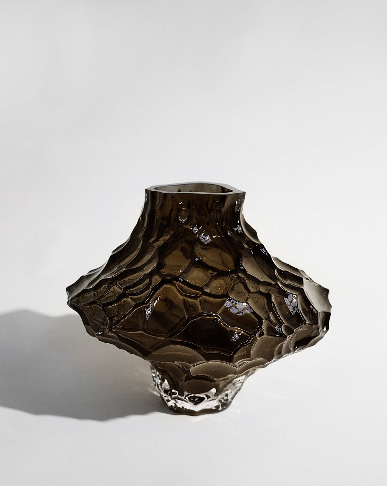 hein-studio-canyon-large-vase-verre-fum-23cm image 1