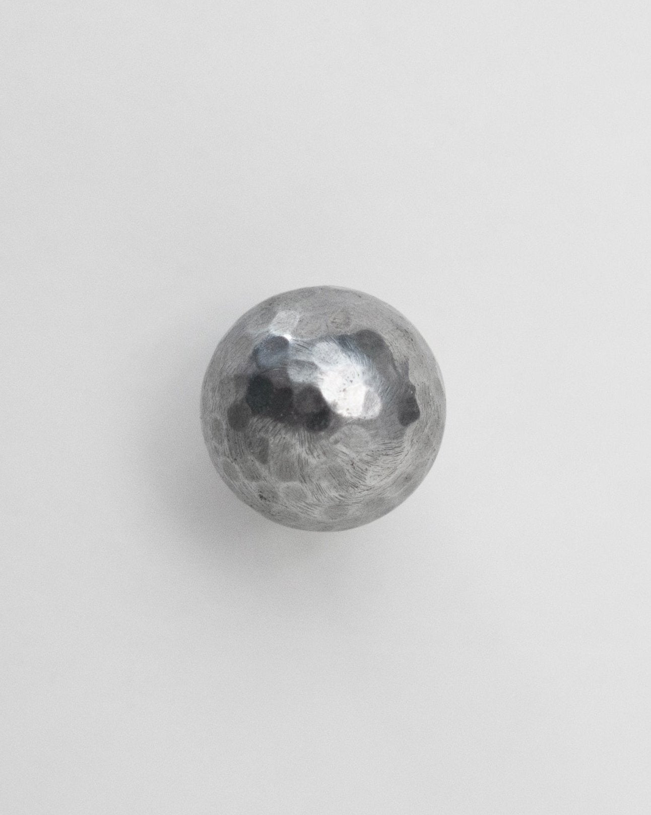 hein-studio-noah-bouton-de-meuble-zinc image 1