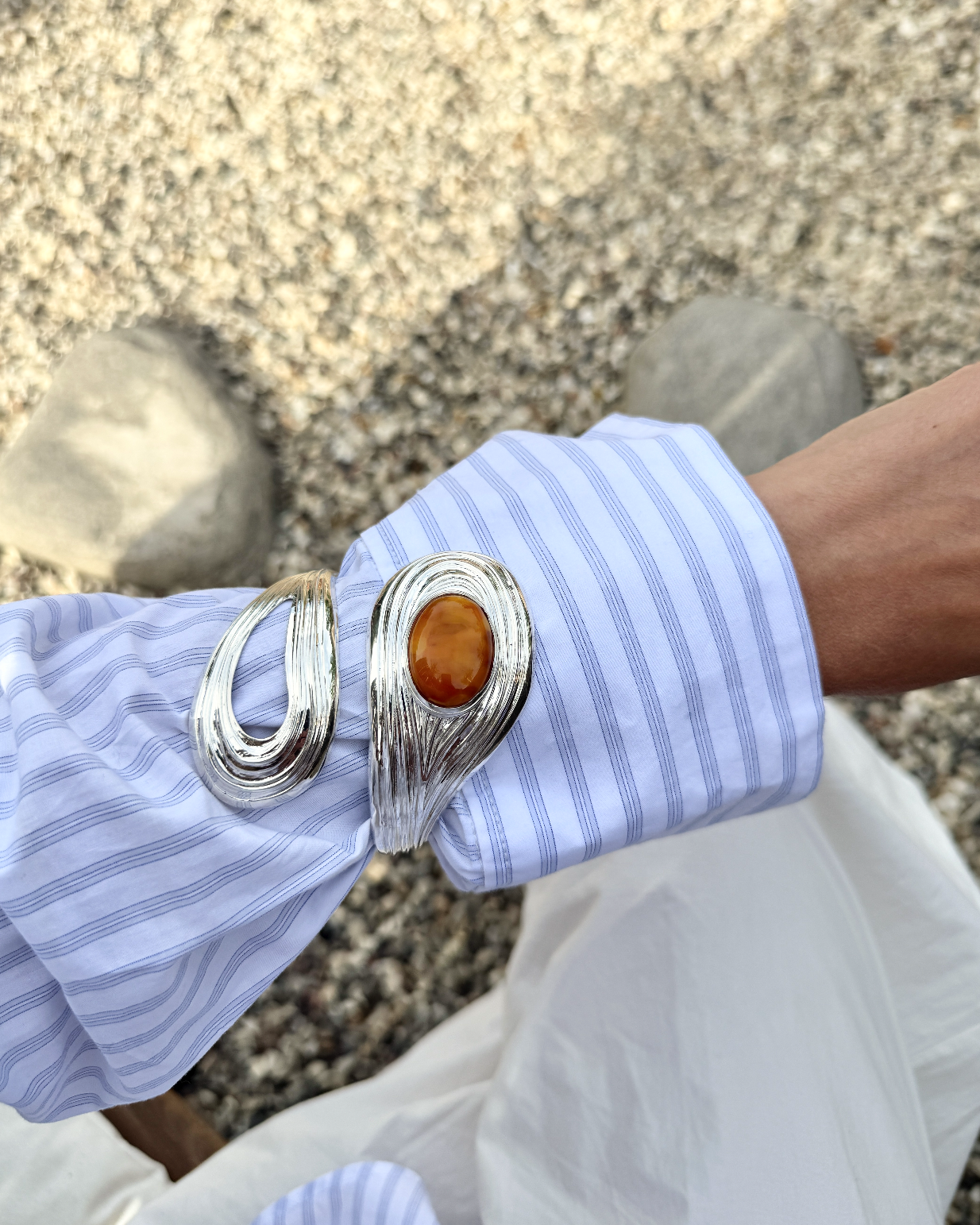 hein-studio-de-la-mer-spiral-bangle-bracelet-ambre-argent image 2