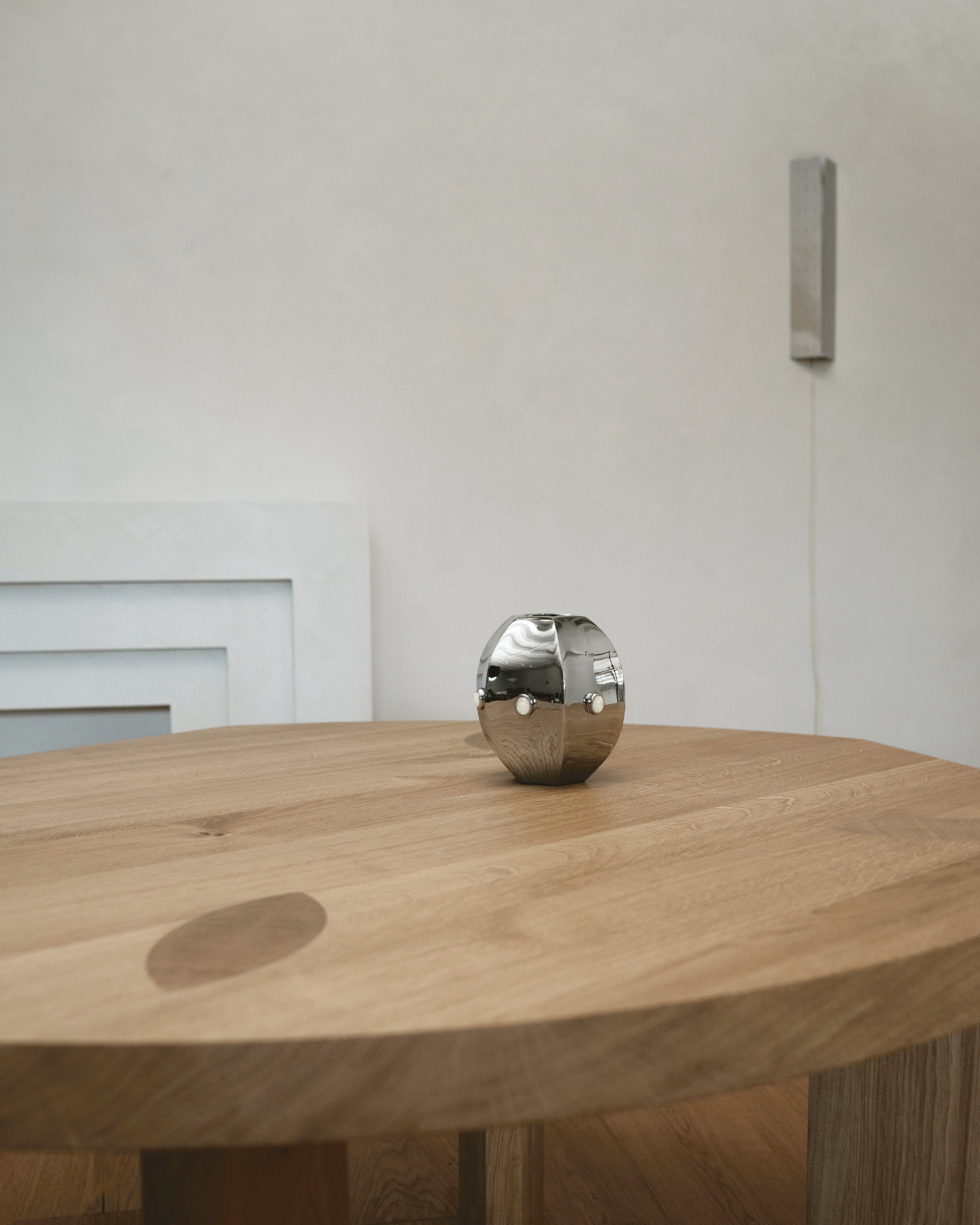 hein-studio-evi-vase-laiton-titanium-18-5-cm image 2