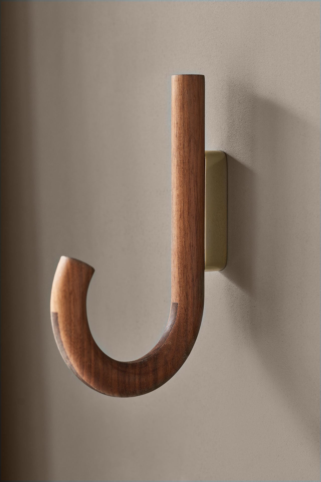 gejst-hook-pat-re-murale-noyer-laiton image 2