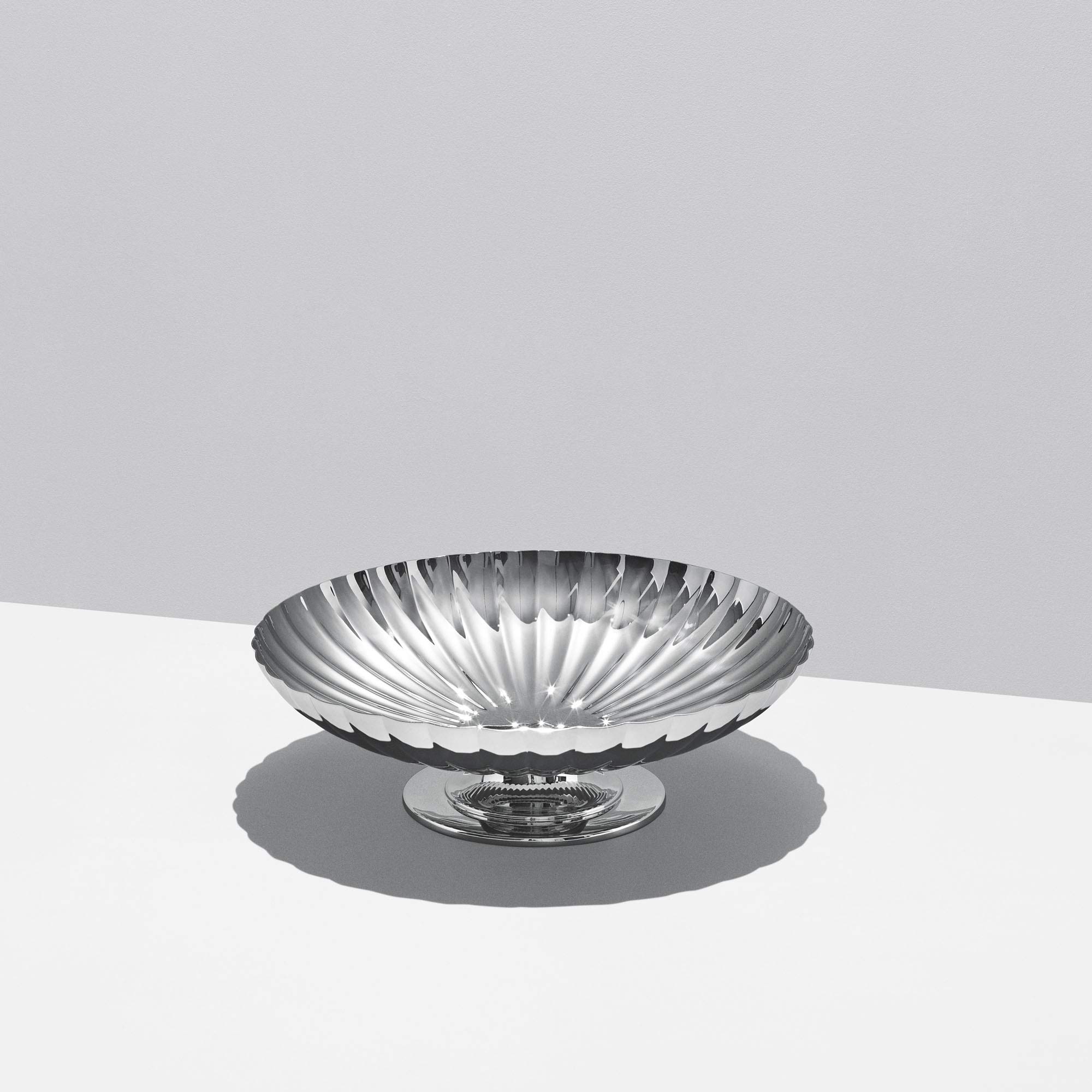 georg-jensen-bernadotte-plat-sur-pied-inox-28-cm-coupe-service image 3